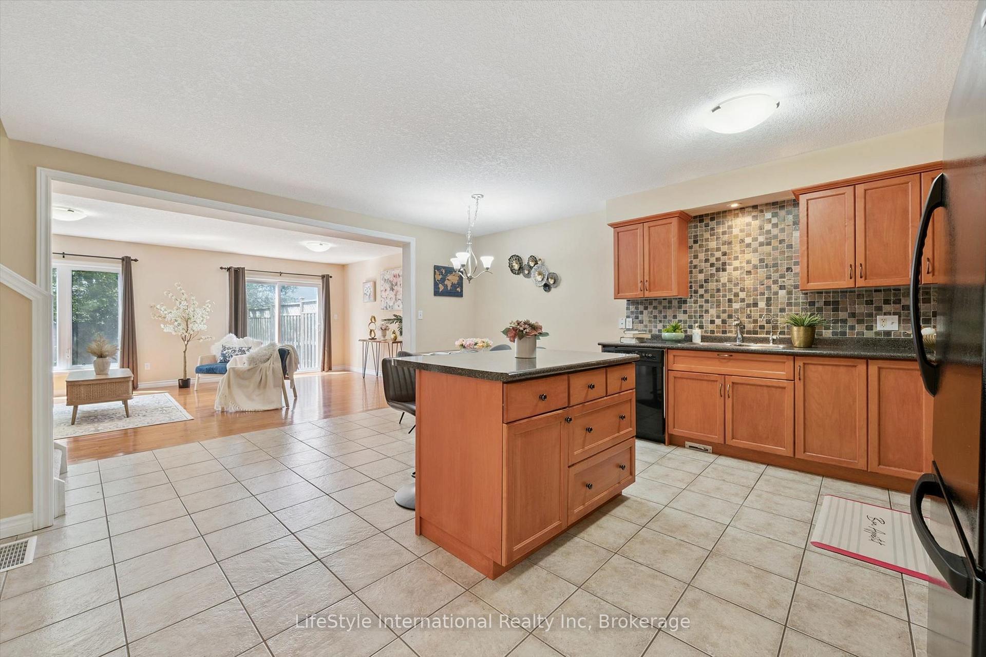 Photo 15 of 47 Hasler Crescent, Guelph, Pineridge/Westminster Woods — HOMEH
