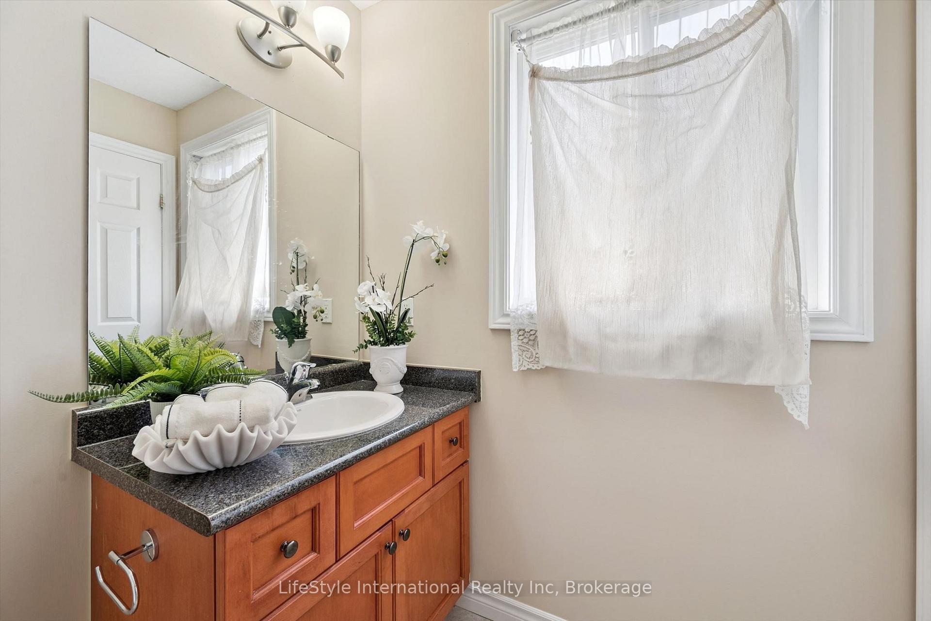 Photo 32 of 47 Hasler Crescent, Guelph, Pineridge/Westminster Woods — HOMEH