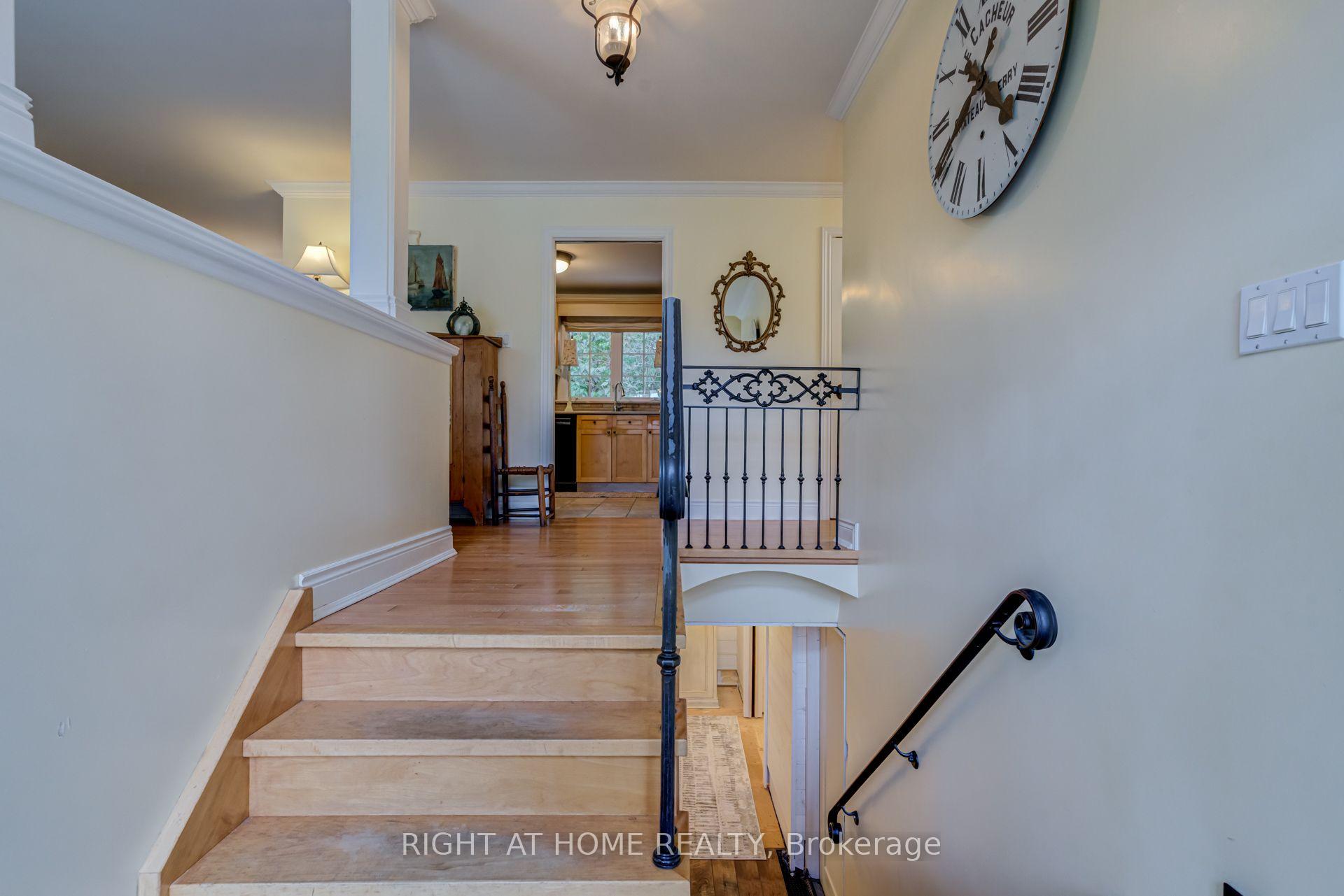 Photo 3 of 1627 Rometown Drive, Mississauga, Lakeview — HOMEH