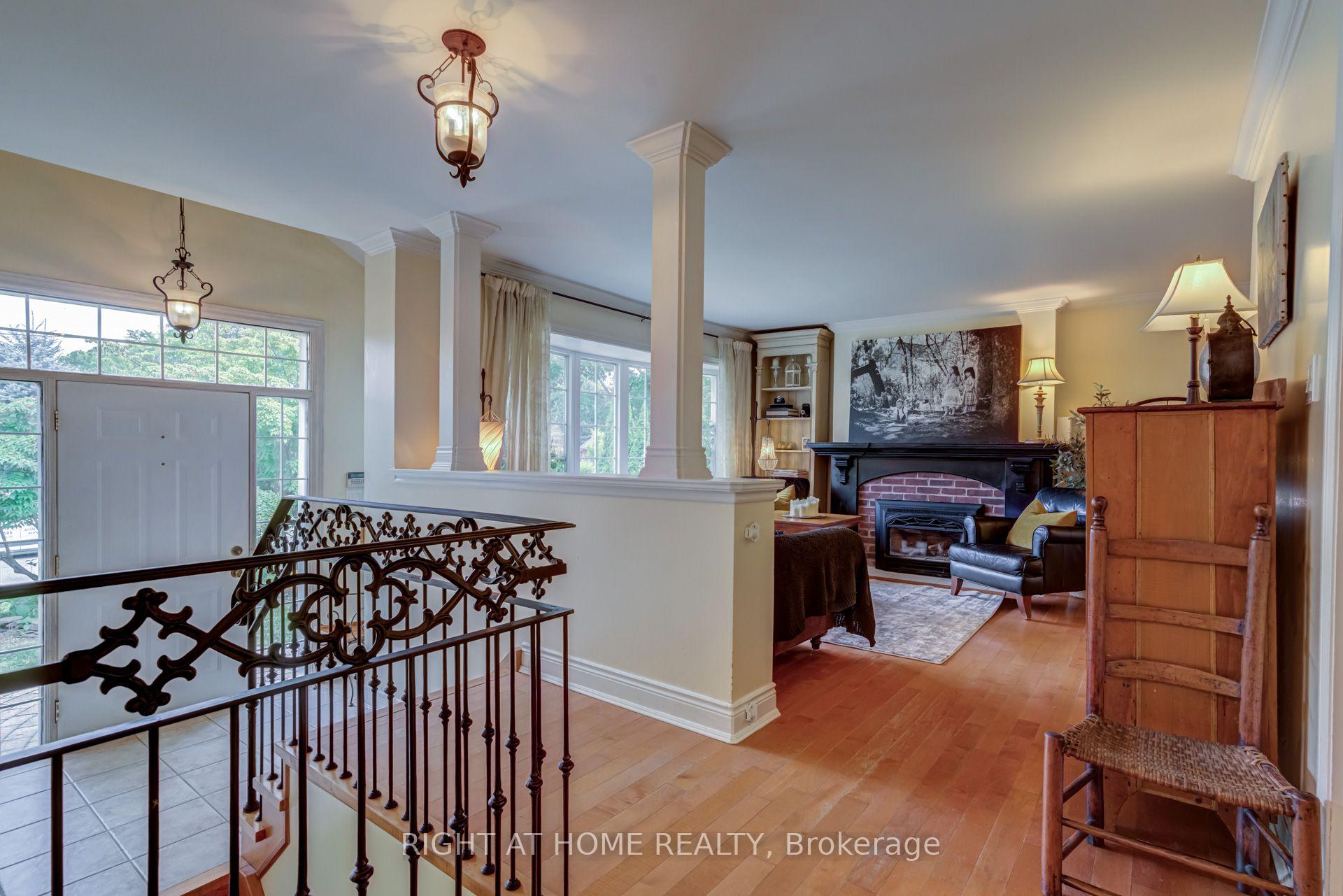 Photo 4 of 1627 Rometown Drive, Mississauga, Lakeview — HOMEH