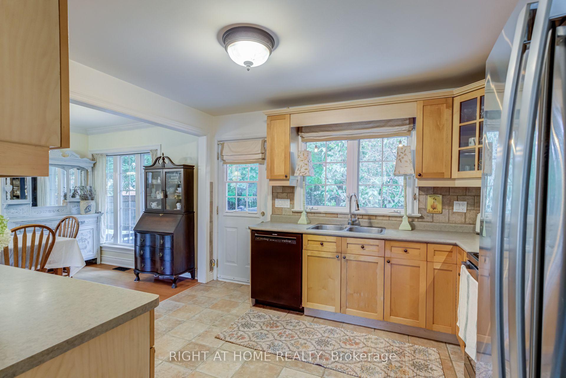 Photo 7 of 1627 Rometown Drive, Mississauga, Lakeview — HOMEH
