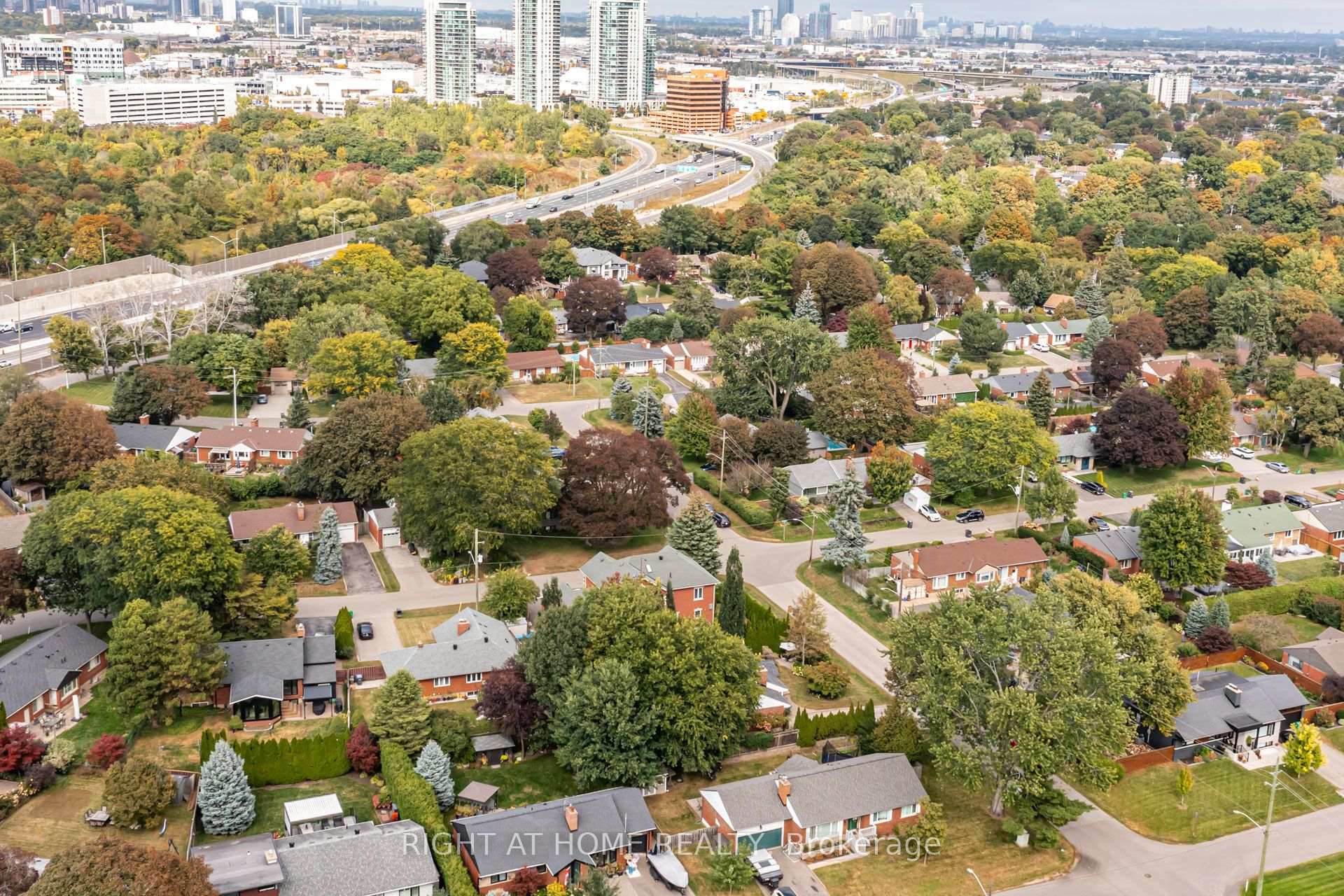 Photo 32 of 1627 Rometown Drive, Mississauga, Lakeview — HOMEH