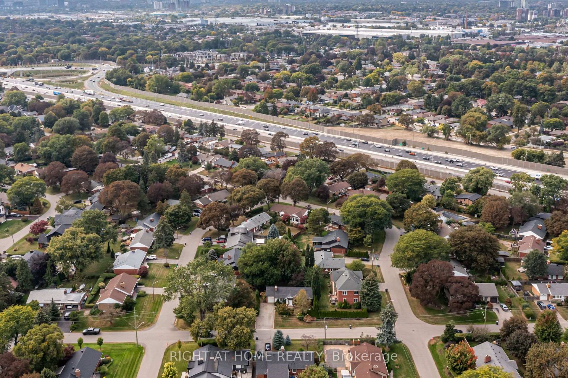 Photo 34 of 1627 Rometown Drive, Mississauga, Lakeview — HOMEH