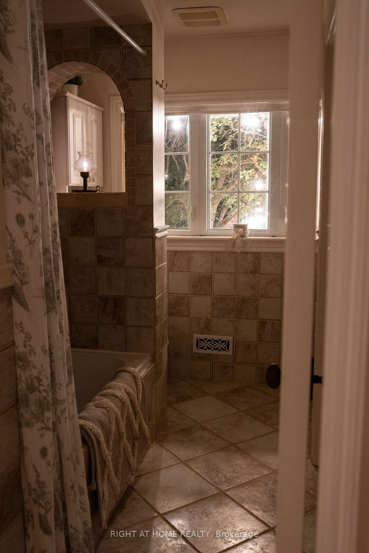 Photo 43 of 1627 Rometown Drive, Mississauga, Lakeview — HOMEH