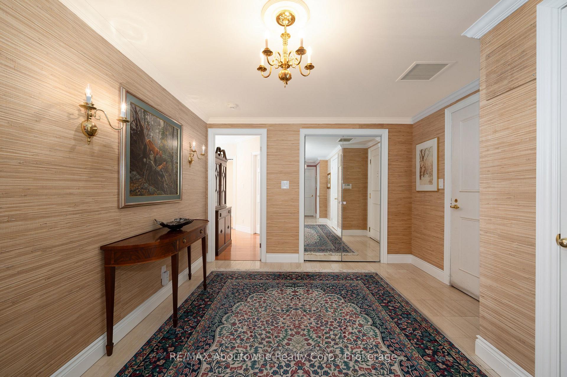 Photo 3 of Unit 1105, 100 Lakeshore Road E, Oakville, Old Oakville — HOMEH