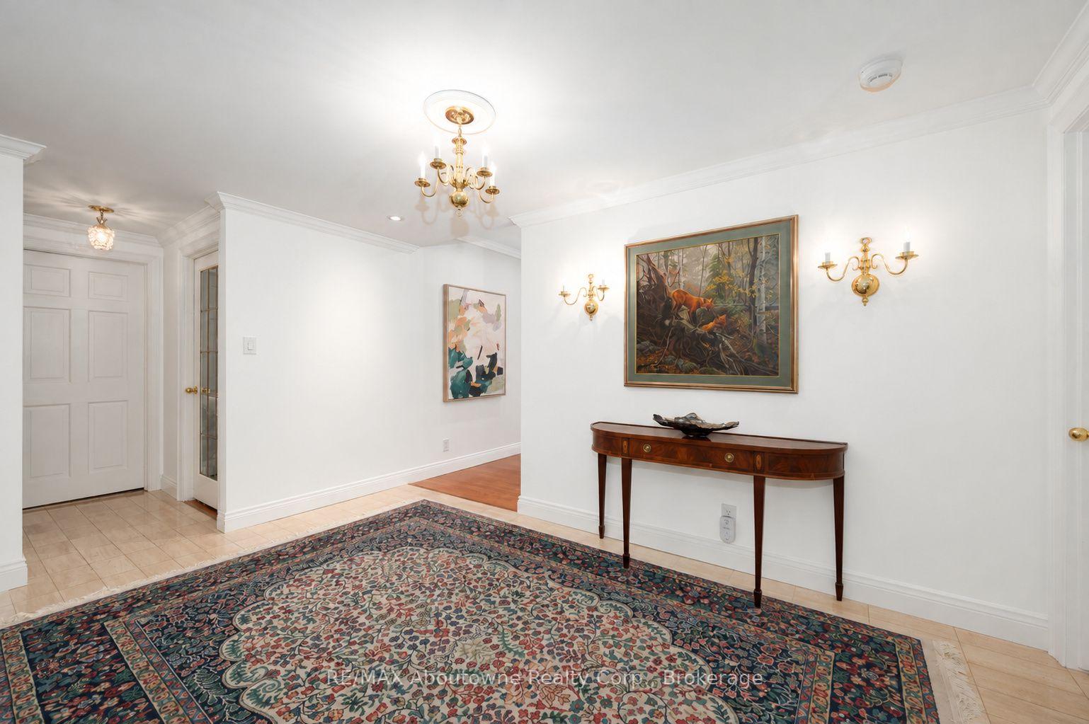 Photo 4 of Unit 1105, 100 Lakeshore Road E, Oakville, Old Oakville — HOMEH
