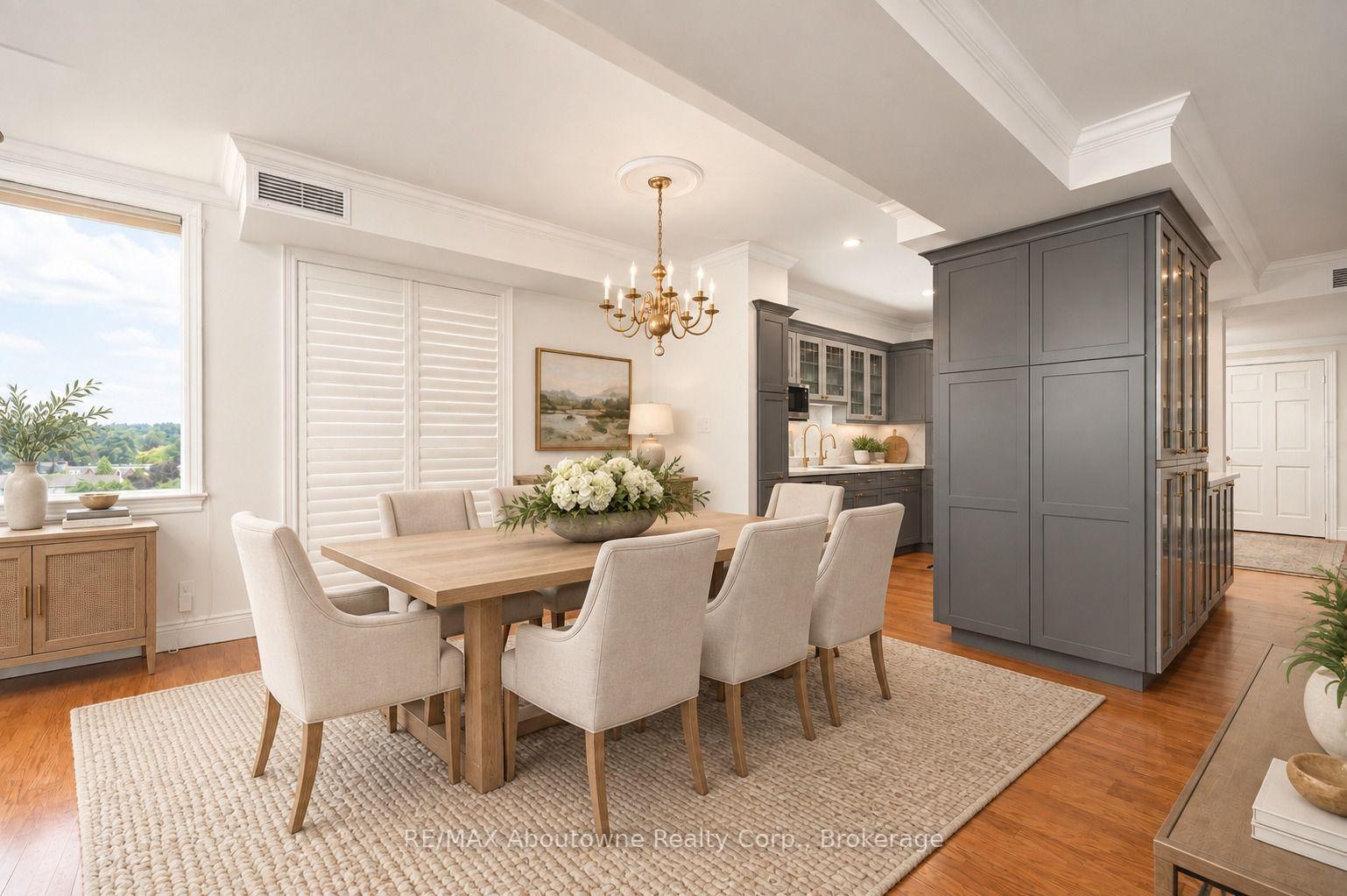 Photo 5 of Unit 1105, 100 Lakeshore Road E, Oakville, Old Oakville — HOMEH