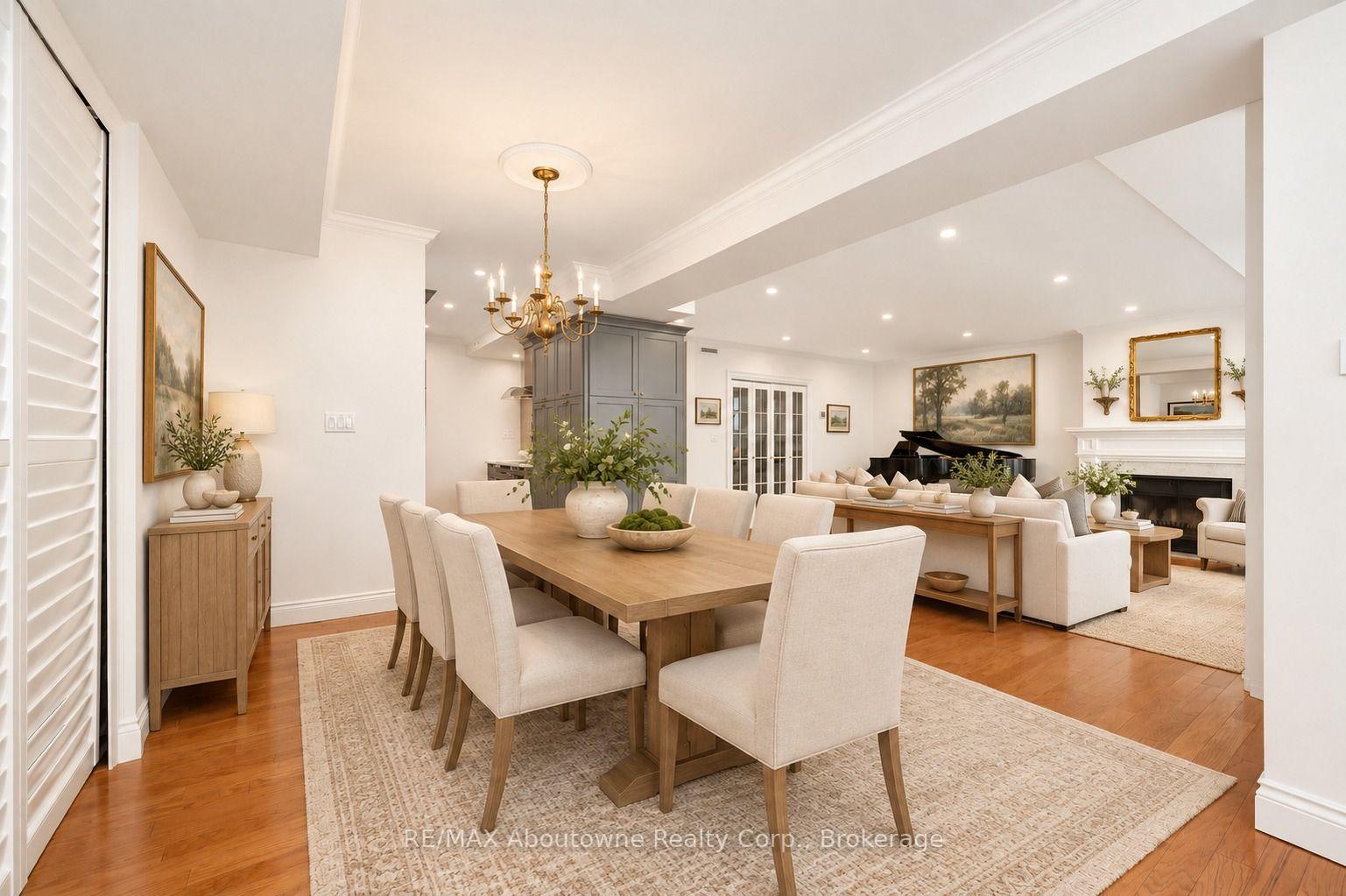 Photo 8 of Unit 1105, 100 Lakeshore Road E, Oakville, Old Oakville — HOMEH