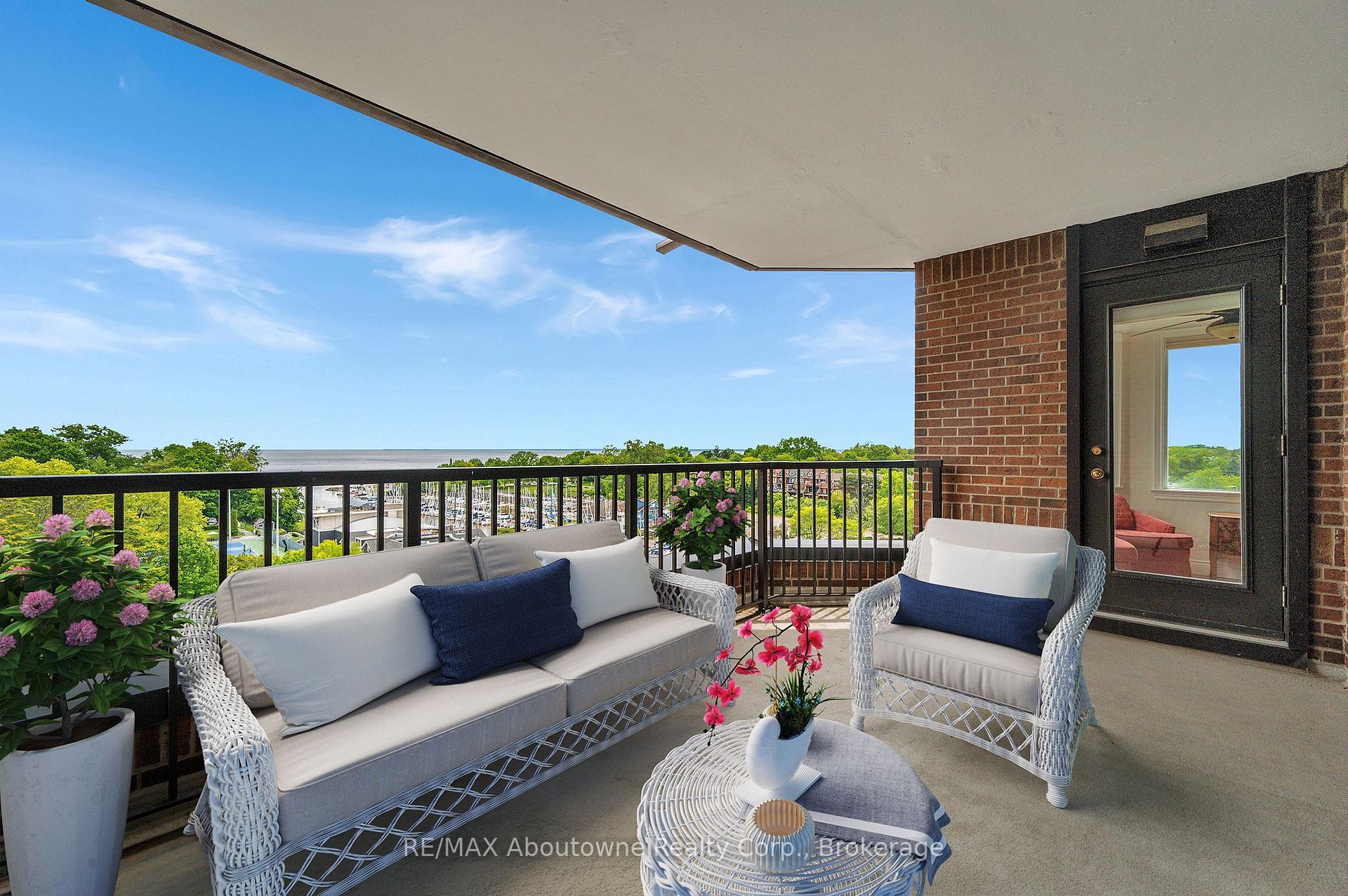 Photo 13 of Unit 1105, 100 Lakeshore Road E, Oakville, Old Oakville — HOMEH
