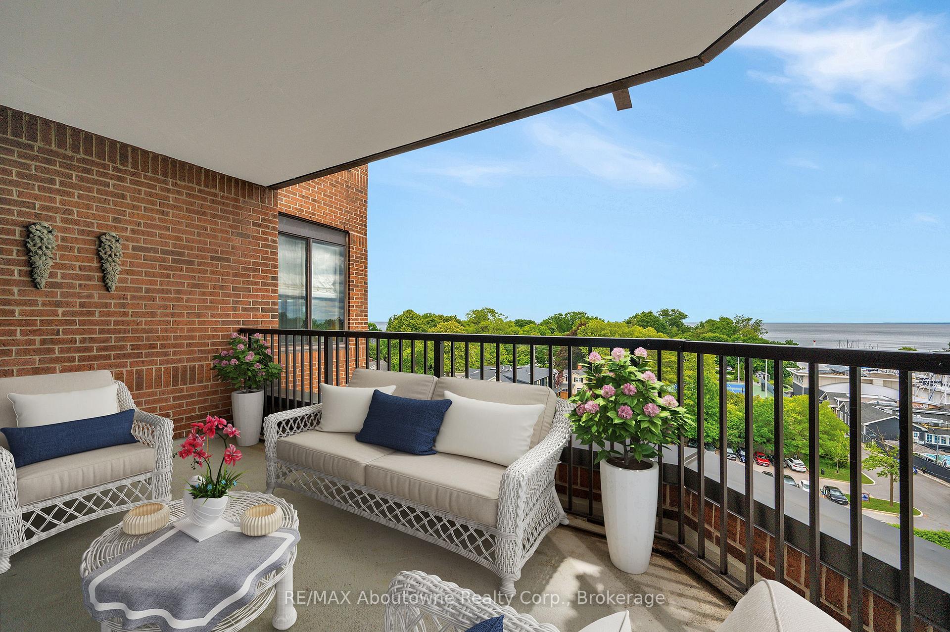 Photo 14 of Unit 1105, 100 Lakeshore Road E, Oakville, Old Oakville — HOMEH