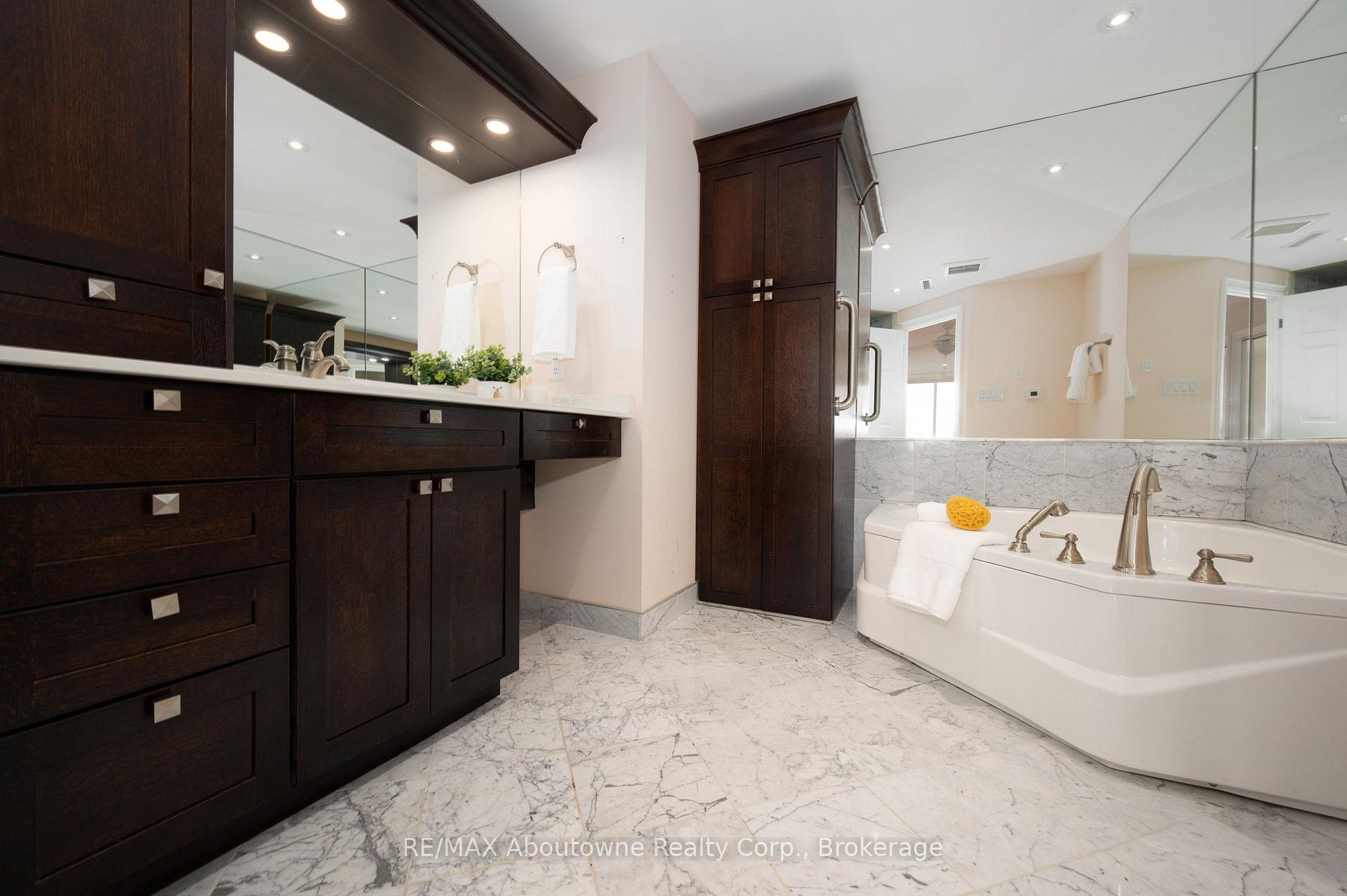 Photo 15 of Unit 1105, 100 Lakeshore Road E, Oakville, Old Oakville — HOMEH