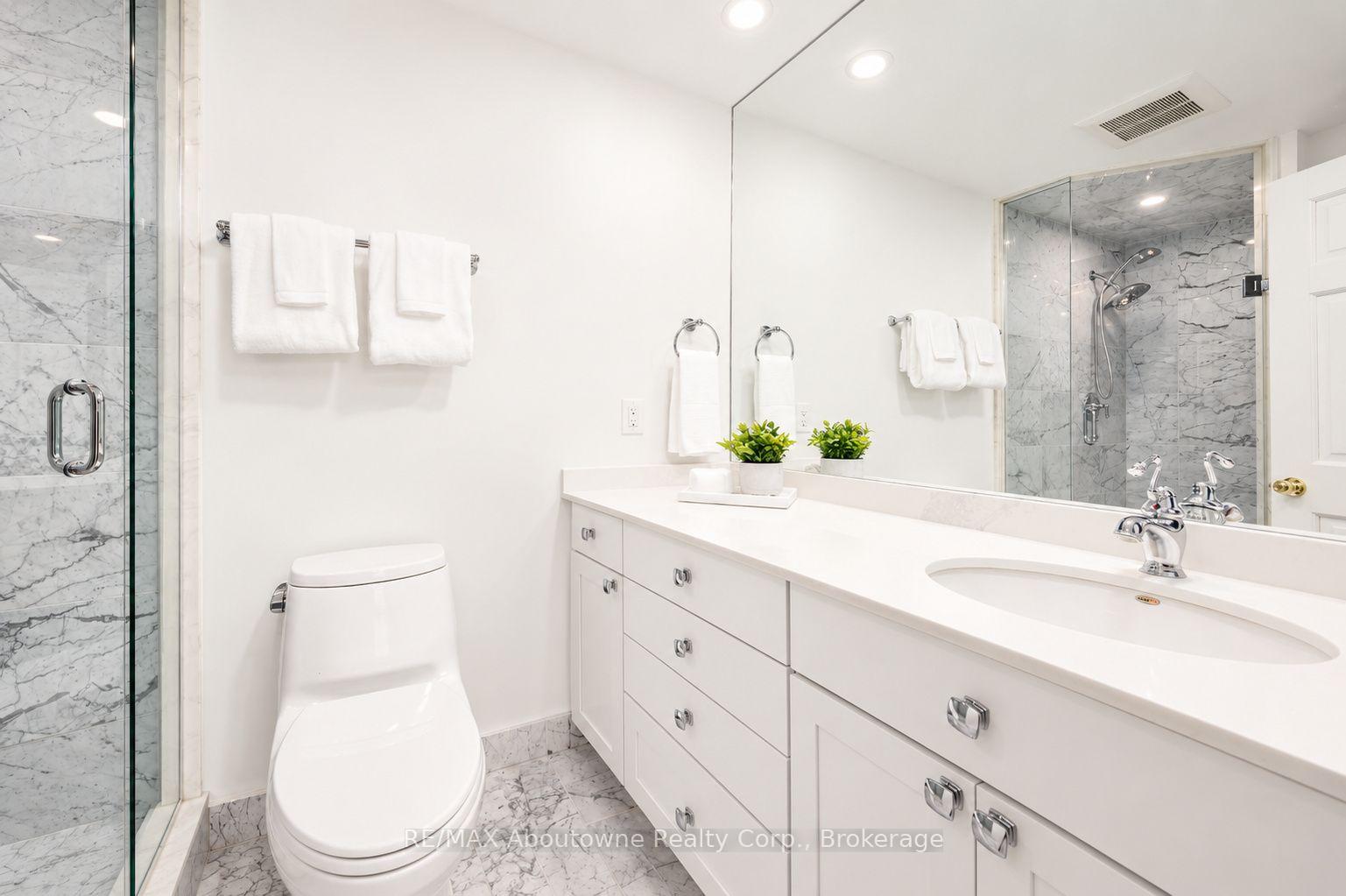 Photo 18 of Unit 1105, 100 Lakeshore Road E, Oakville, Old Oakville — HOMEH