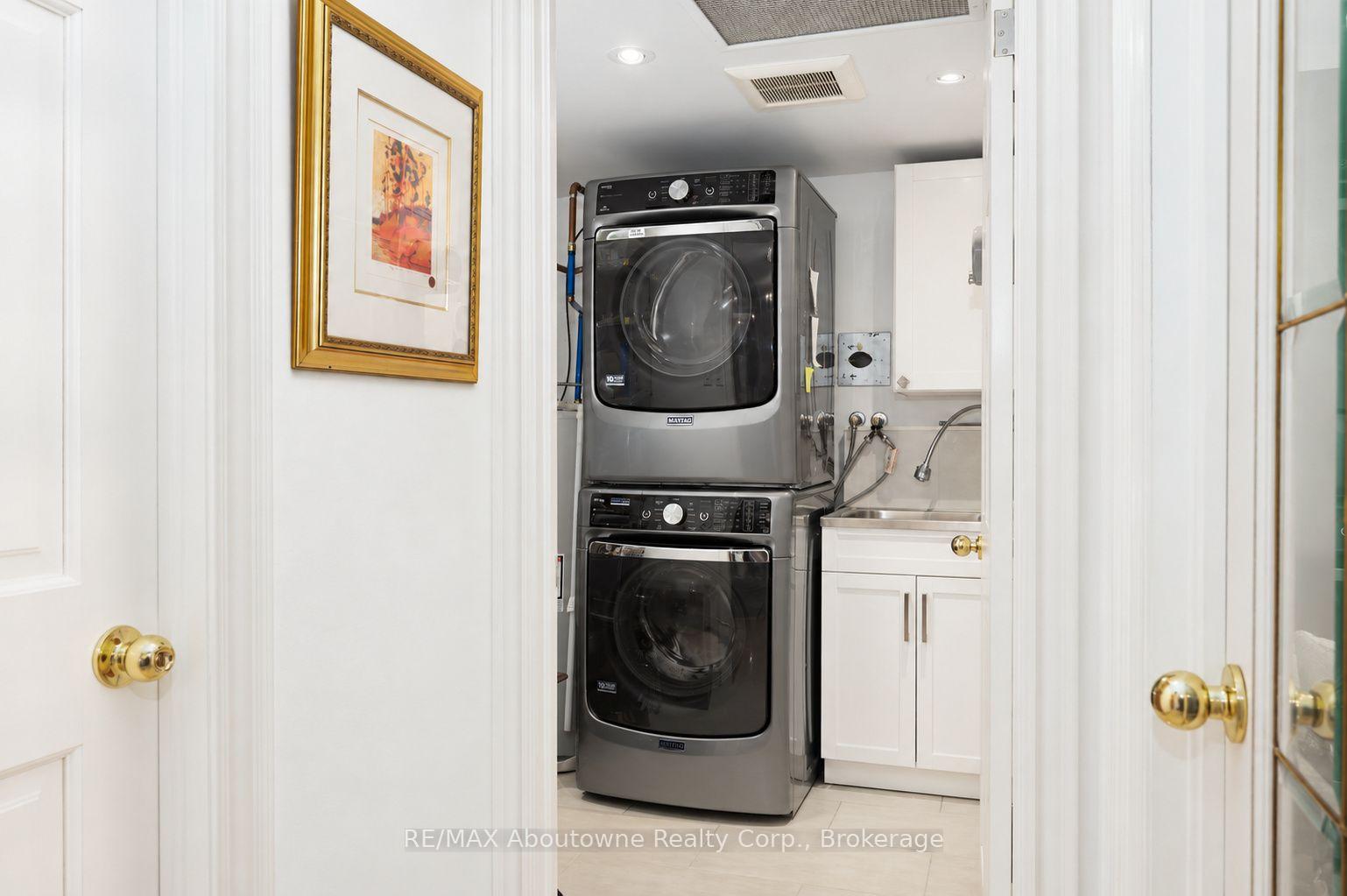 Photo 19 of Unit 1105, 100 Lakeshore Road E, Oakville, Old Oakville — HOMEH
