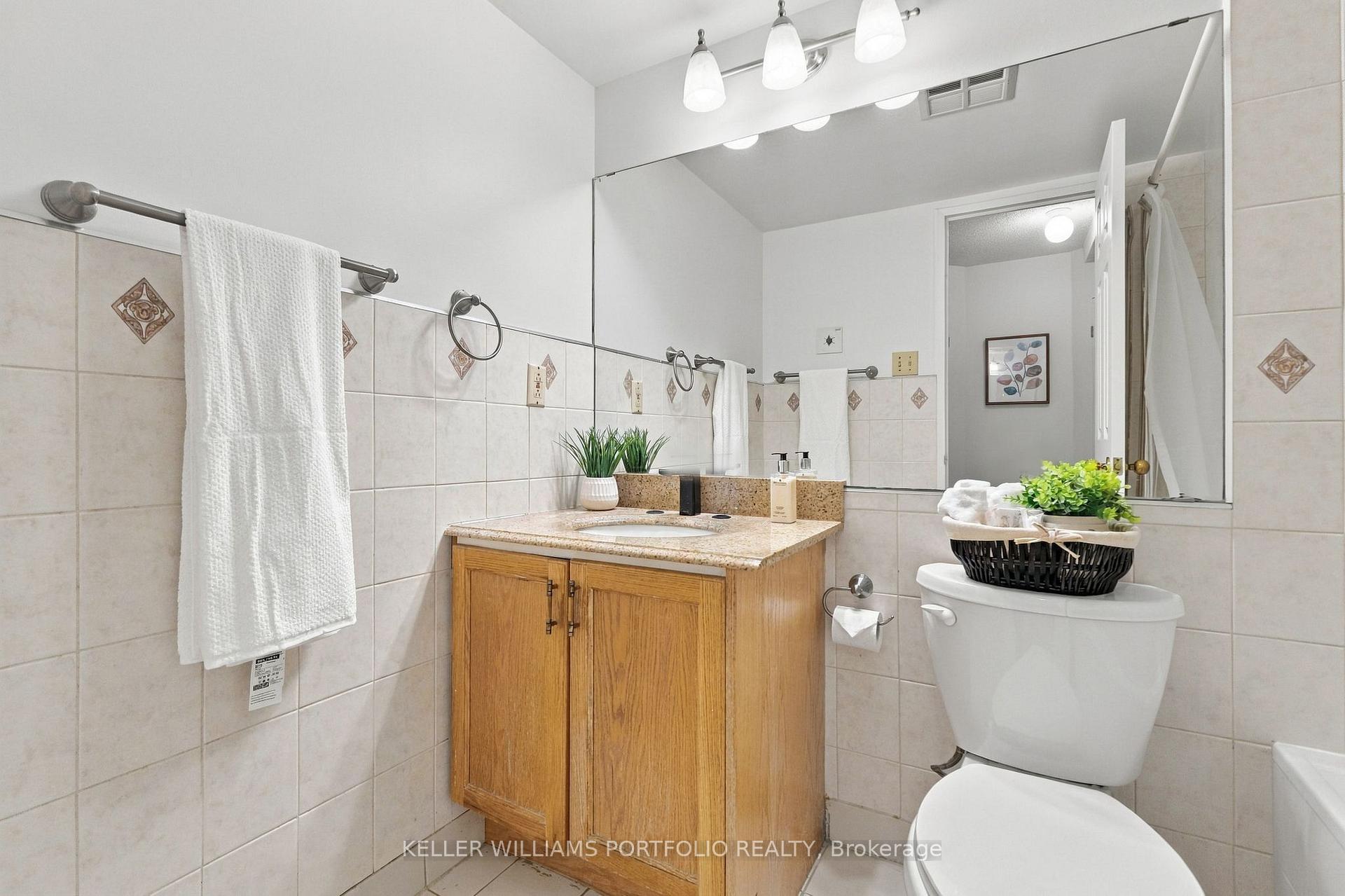 Photo 3 of Unit 2304, 55 Centre Avenue, Toronto, Bay Street Corridor — HOMEH