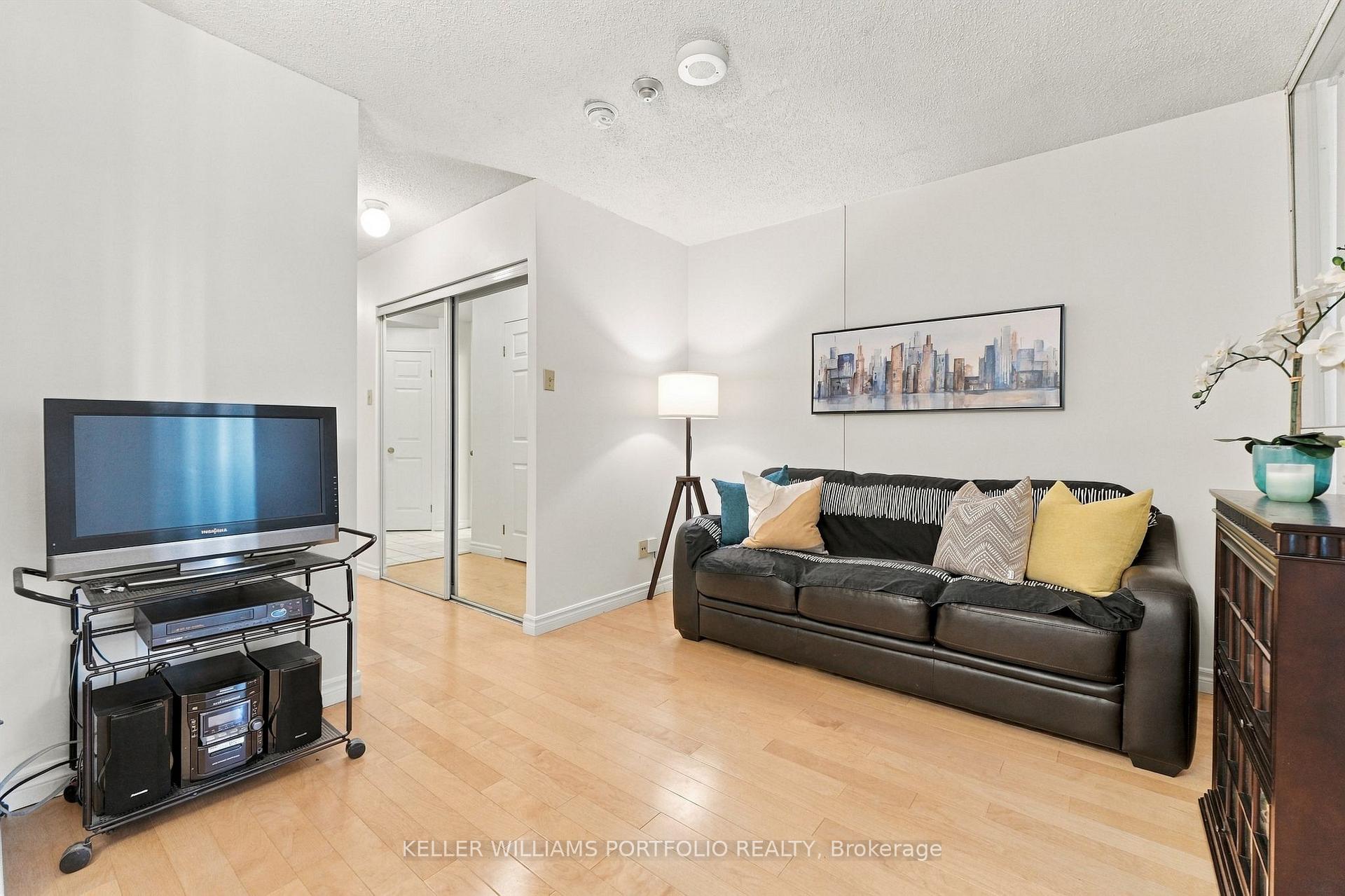 Photo 9 of Unit 2304, 55 Centre Avenue, Toronto, Bay Street Corridor — HOMEH