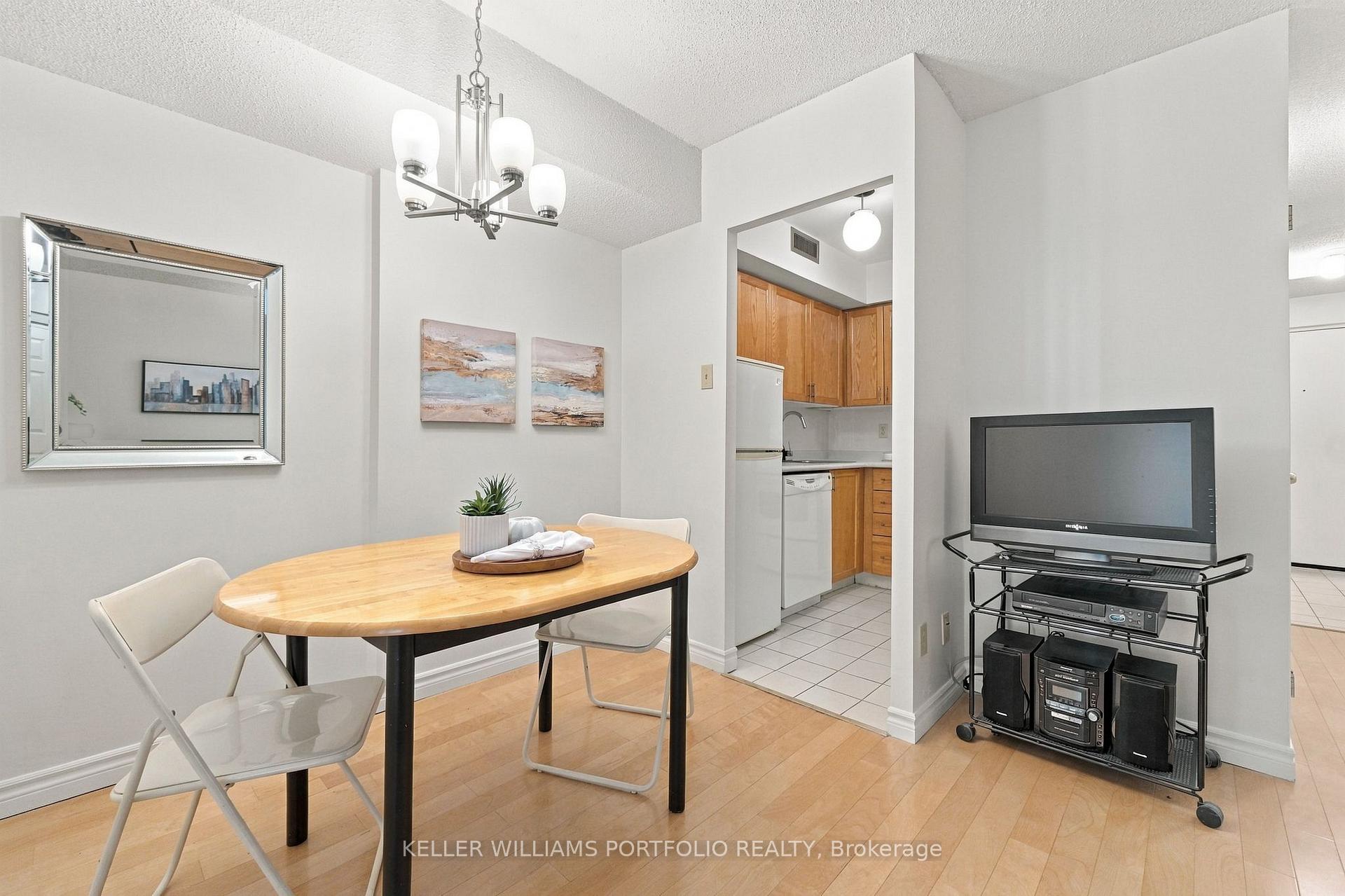 Photo 10 of Unit 2304, 55 Centre Avenue, Toronto, Bay Street Corridor — HOMEH
