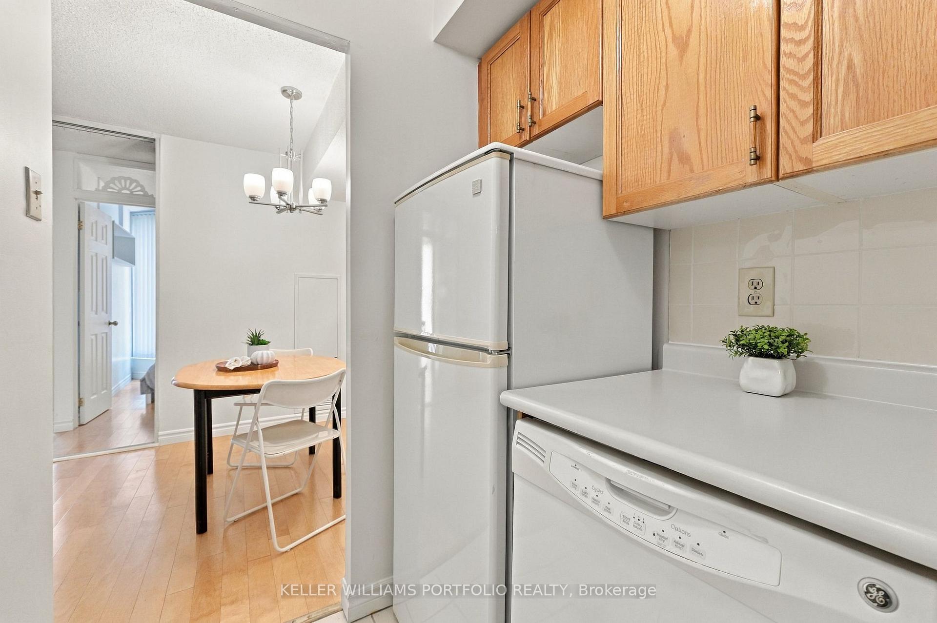 Photo 12 of Unit 2304, 55 Centre Avenue, Toronto, Bay Street Corridor — HOMEH