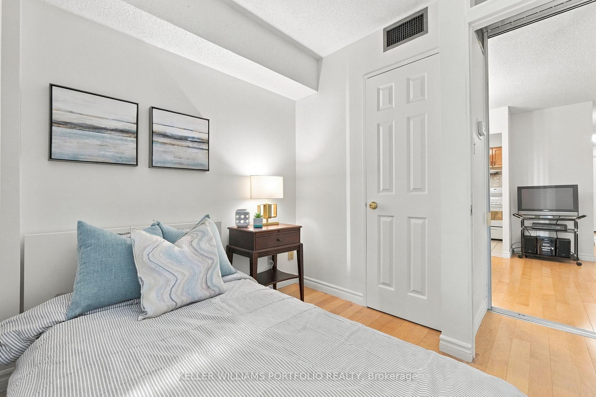 Photo 17 of Unit 2304, 55 Centre Avenue, Toronto, Bay Street Corridor — HOMEH