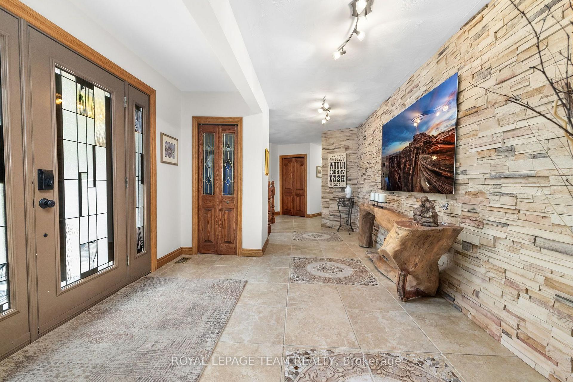 Photo 3 of 6100 Gough Road, Ottawa, Greely — HOMEH