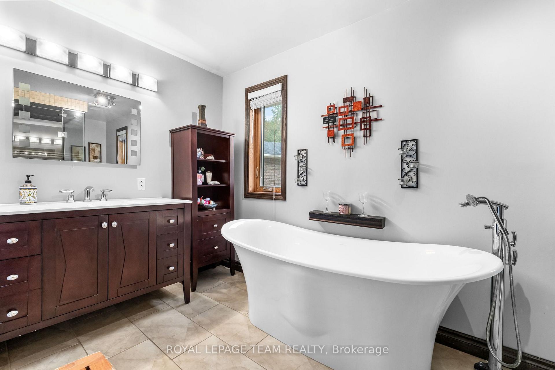 Photo 13 of 6100 Gough Road, Ottawa, Greely — HOMEH