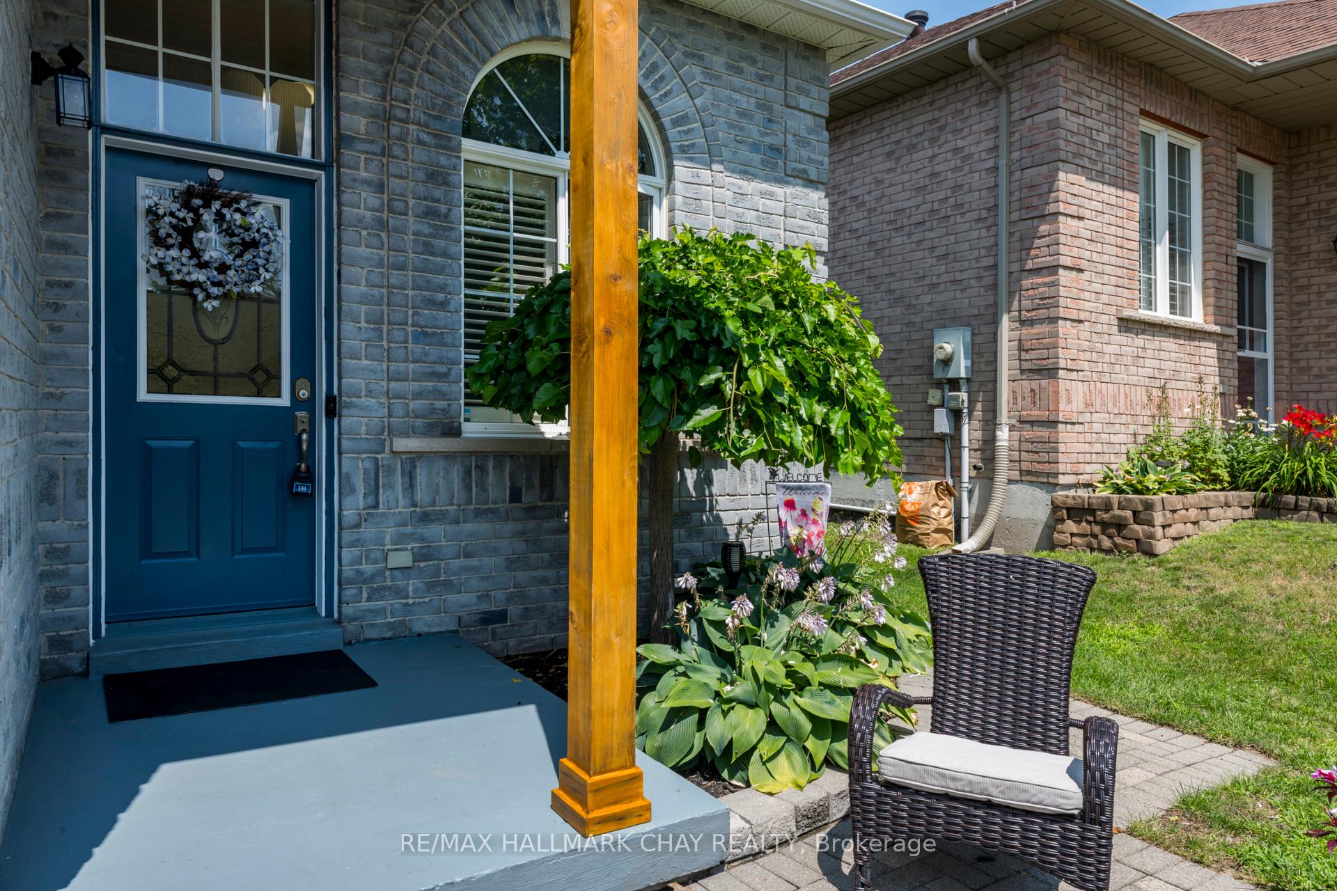 Photo 2 of 22 Peter Street, Barrie, Ardagh — HOMEH