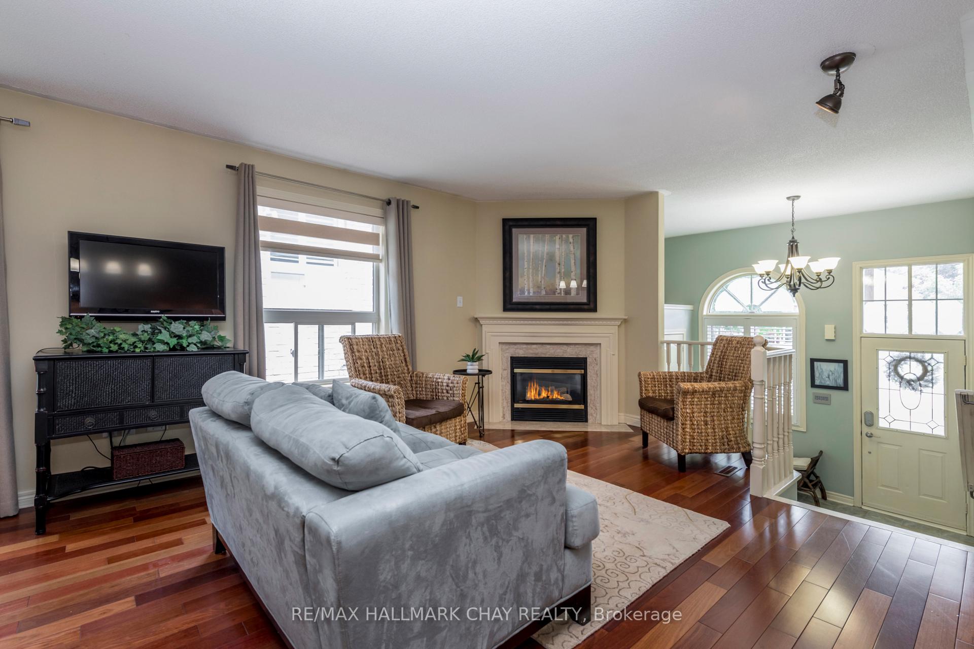 Photo 5 of 22 Peter Street, Barrie, Ardagh — HOMEH