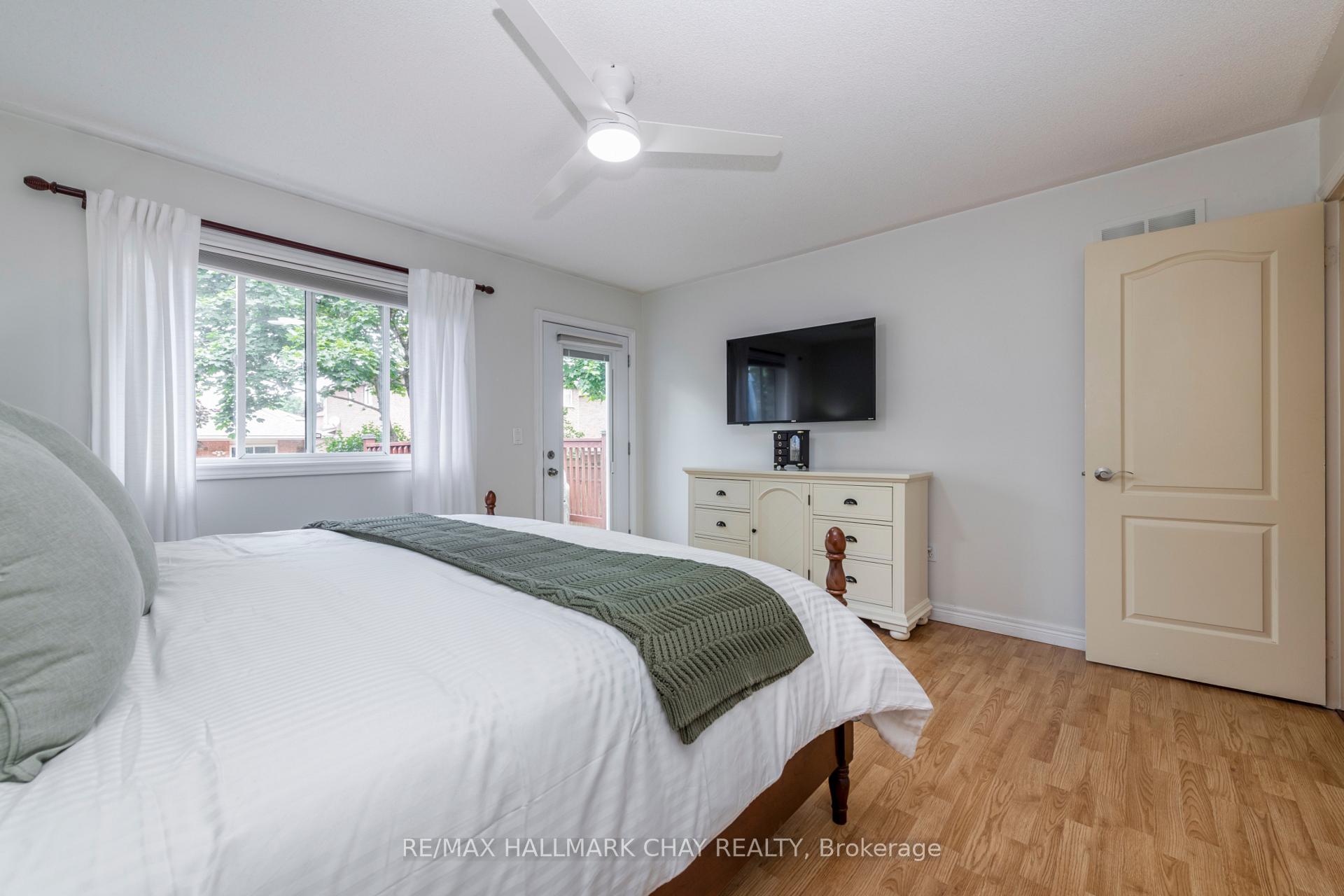 Photo 12 of 22 Peter Street, Barrie, Ardagh — HOMEH