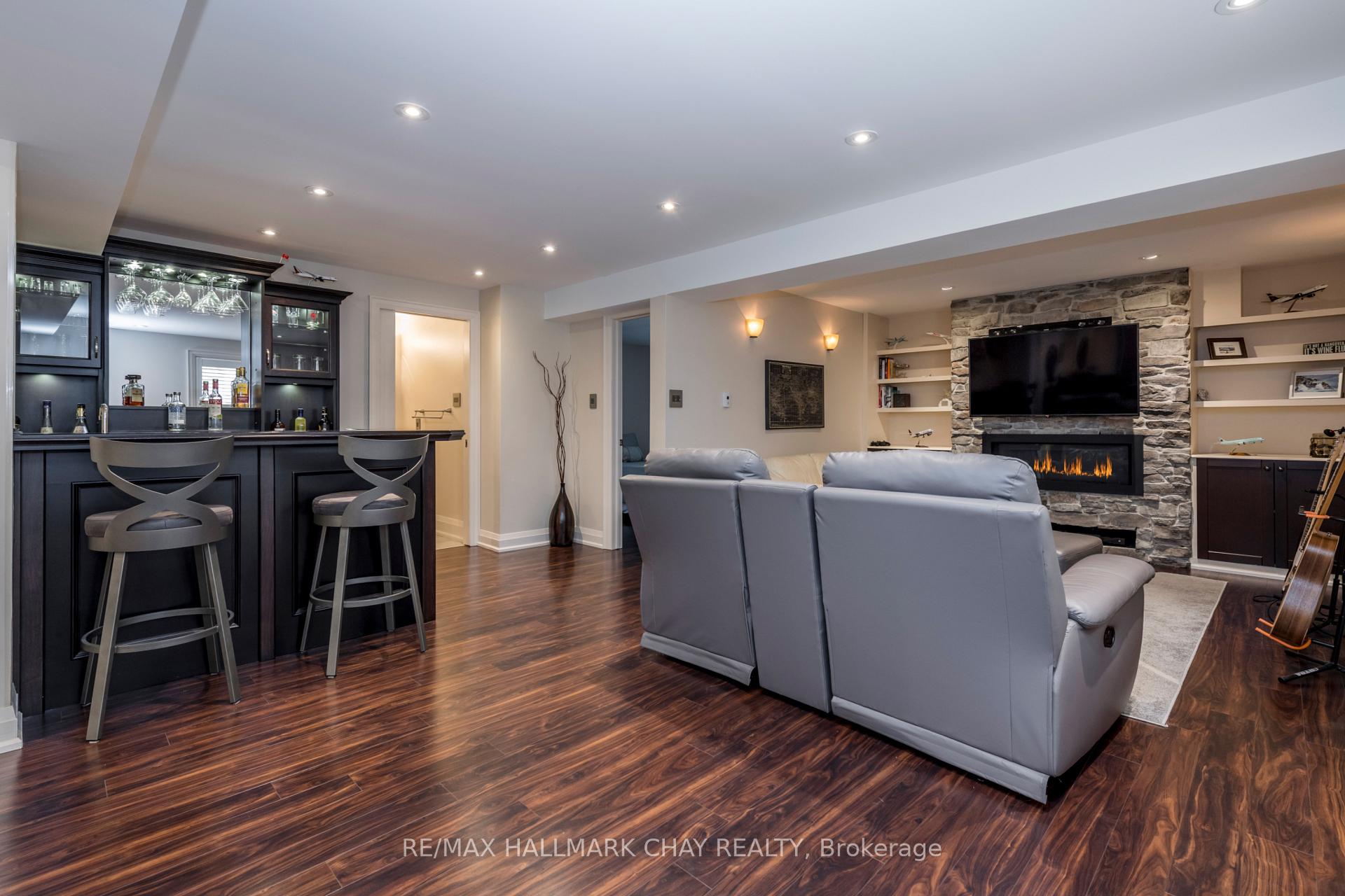 Photo 19 of 22 Peter Street, Barrie, Ardagh — HOMEH