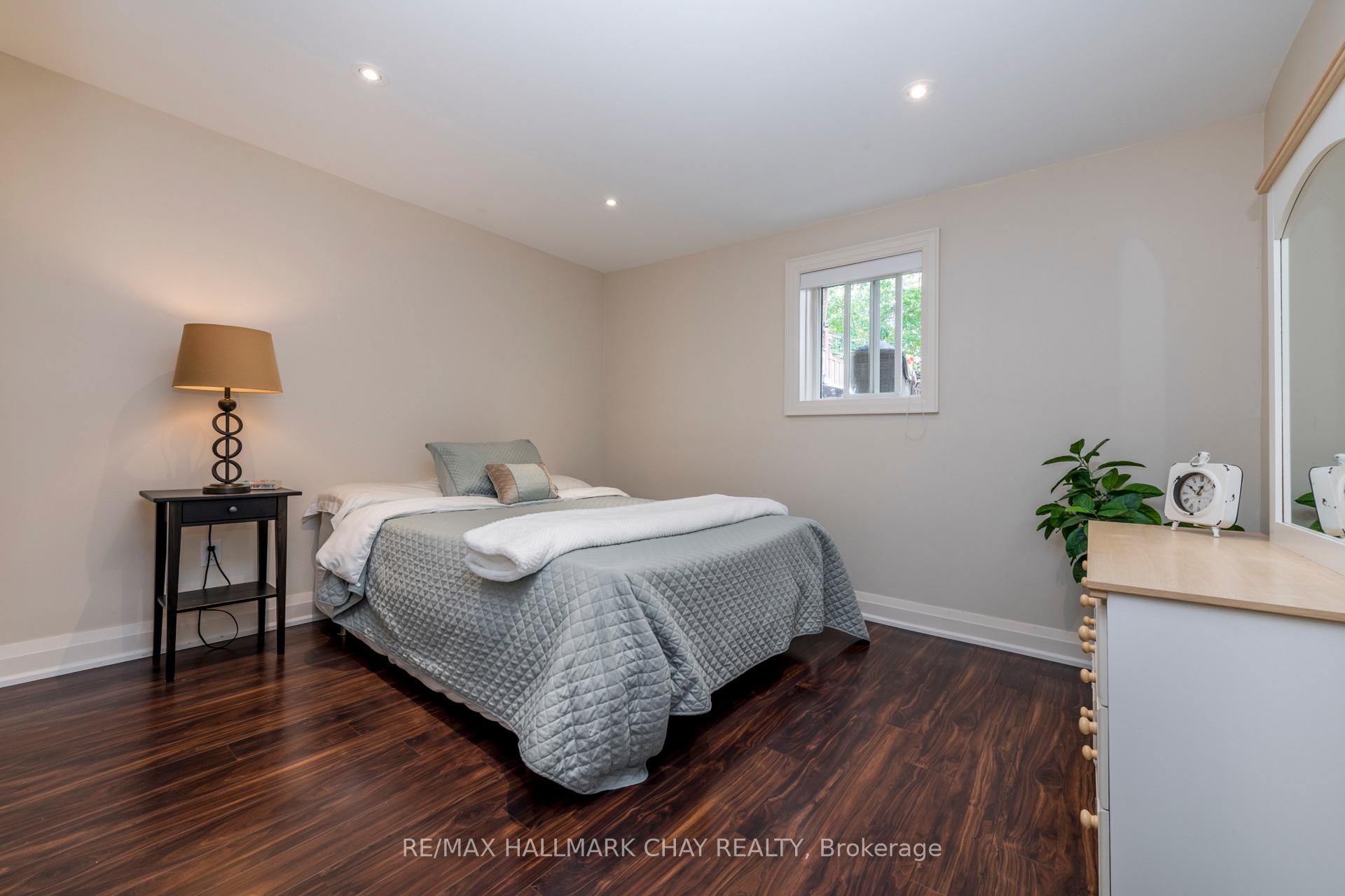 Photo 21 of 22 Peter Street, Barrie, Ardagh — HOMEH