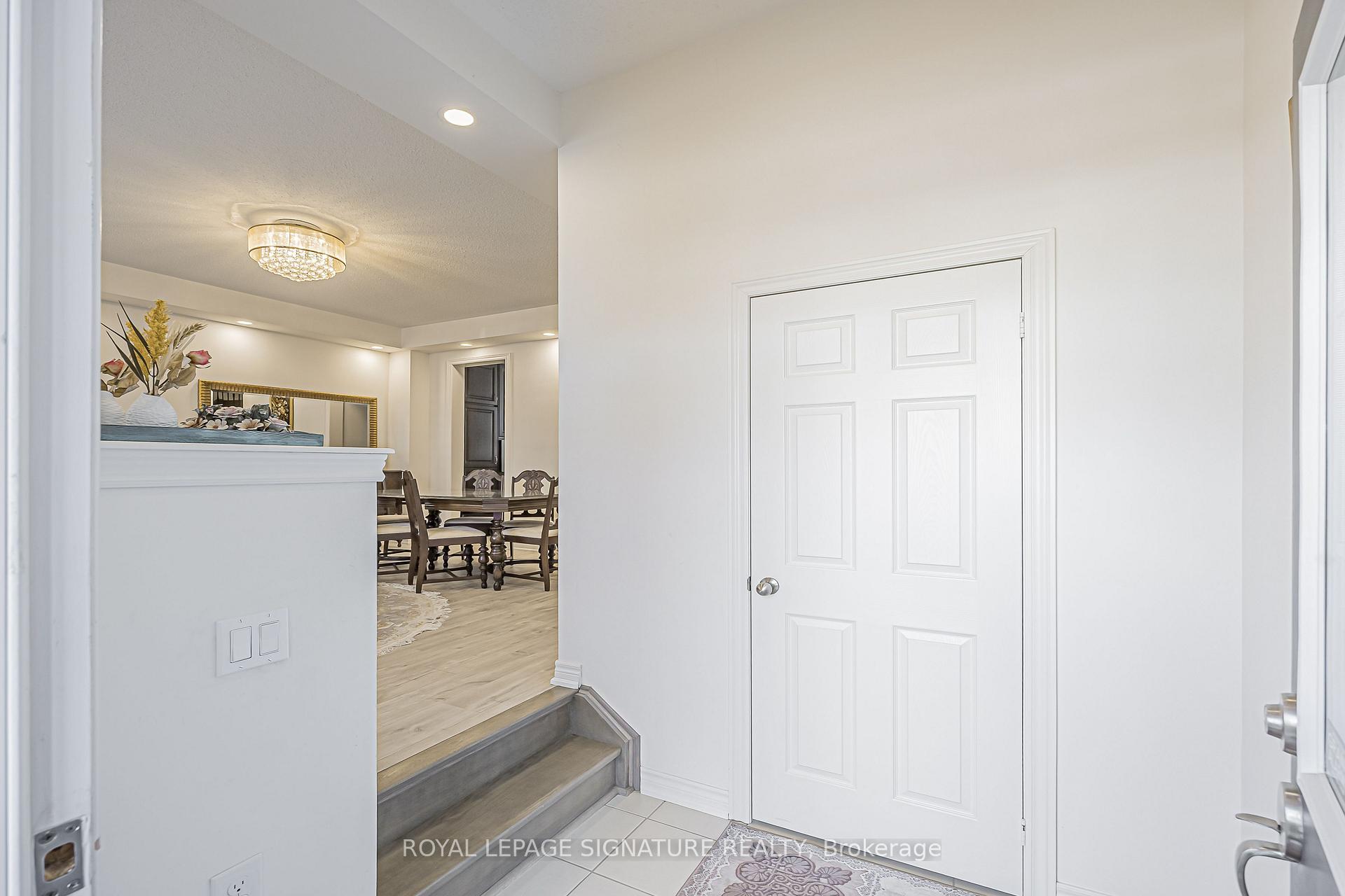 Photo 3 of 27 Beechborough Crescent, East Gwillimbury, Sharon — HOMEH