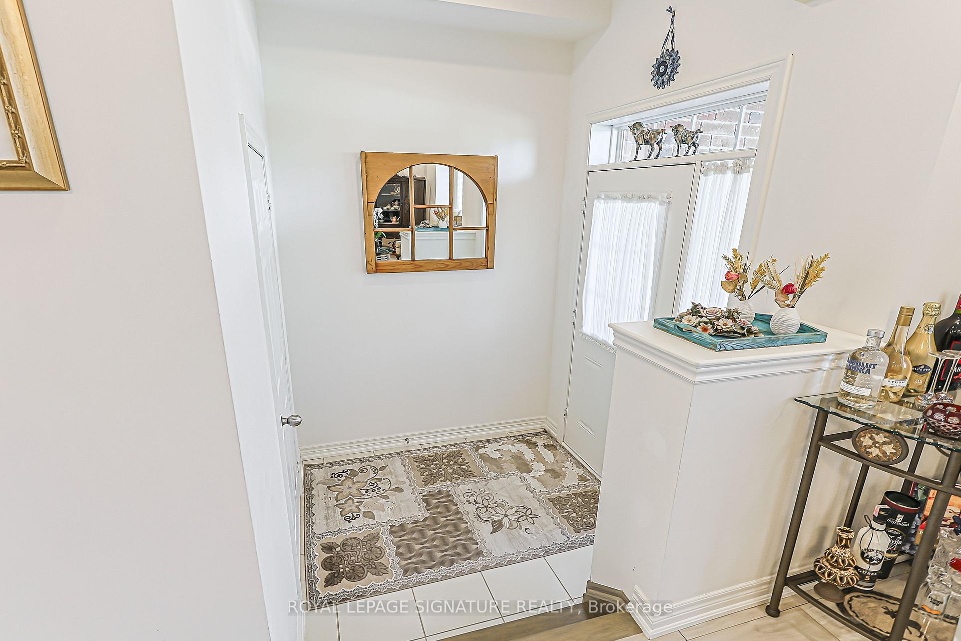 Photo 4 of 27 Beechborough Crescent, East Gwillimbury, Sharon — HOMEH