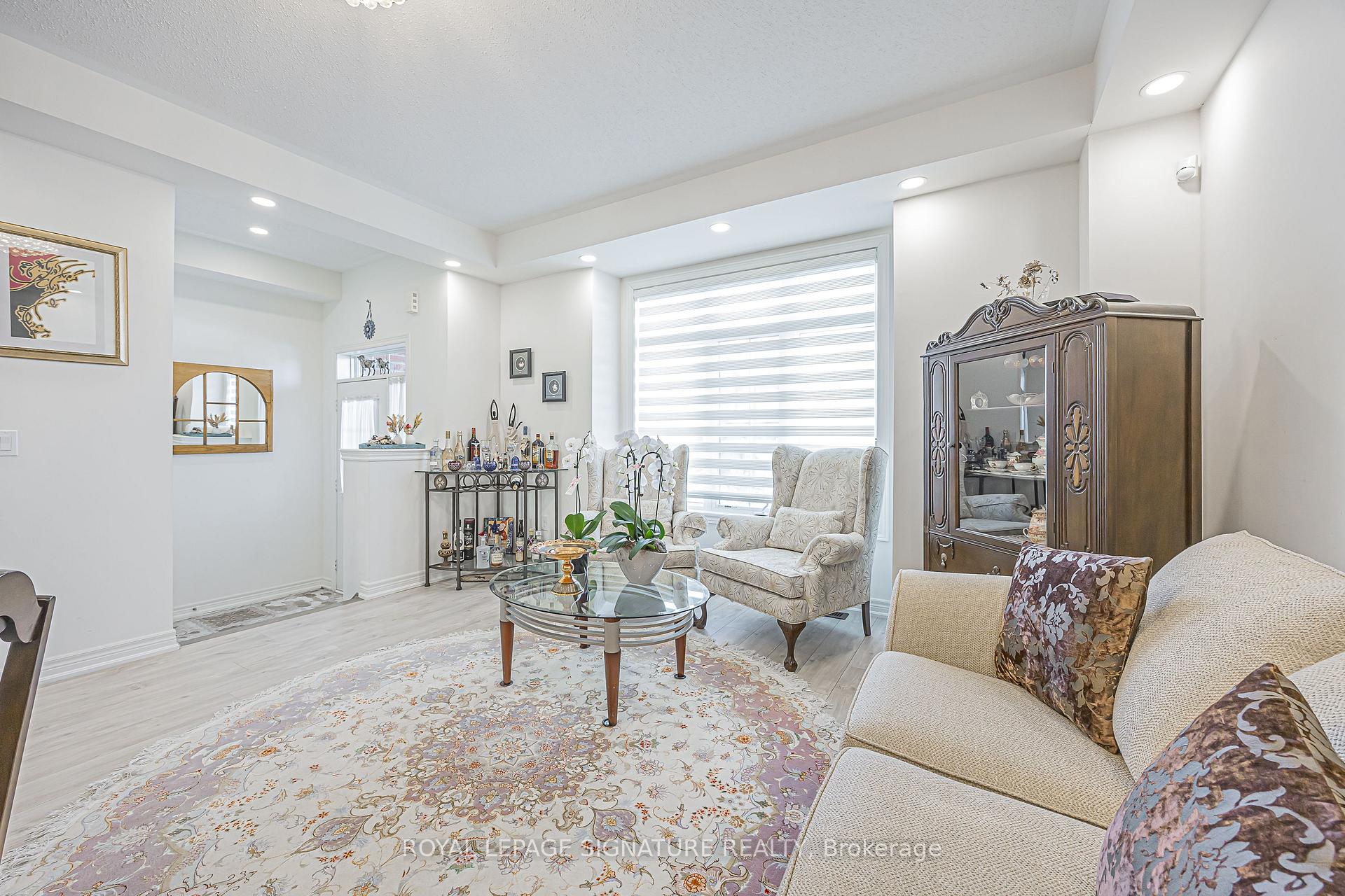 Photo 6 of 27 Beechborough Crescent, East Gwillimbury, Sharon — HOMEH