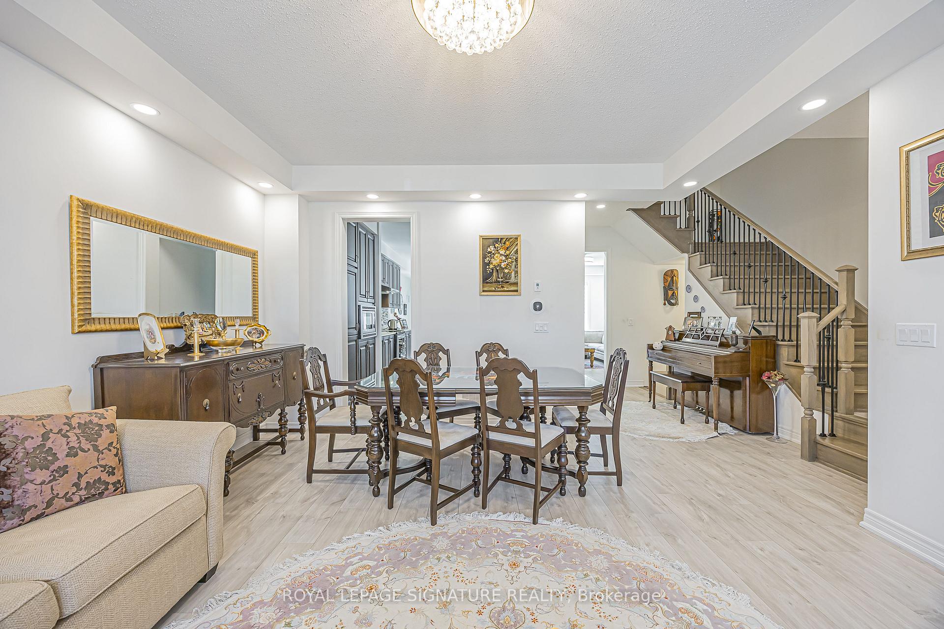 Photo 8 of 27 Beechborough Crescent, East Gwillimbury, Sharon — HOMEH