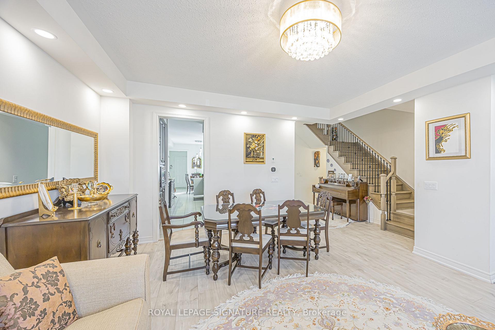 Photo 9 of 27 Beechborough Crescent, East Gwillimbury, Sharon — HOMEH
