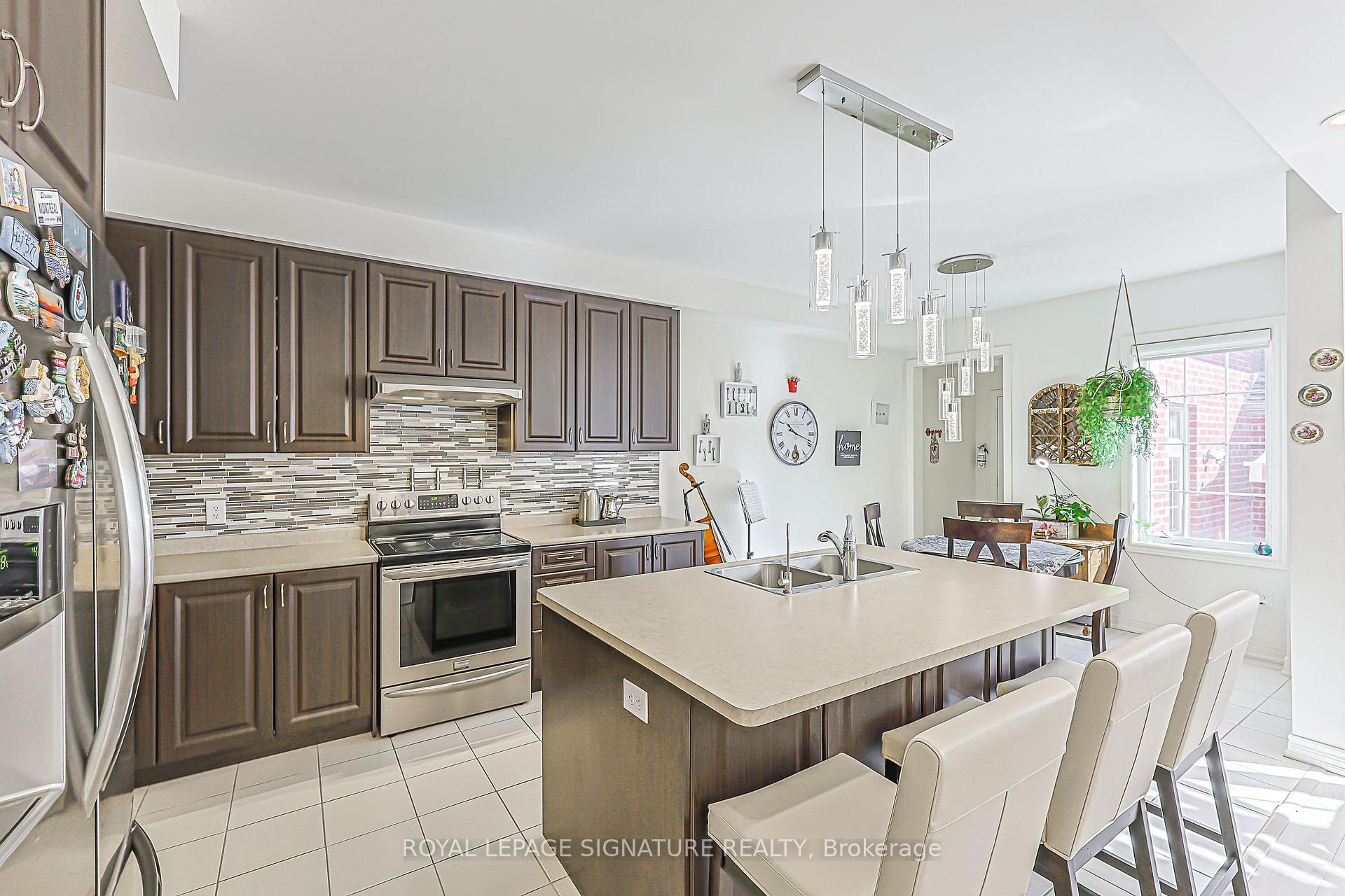 Photo 20 of 27 Beechborough Crescent, East Gwillimbury, Sharon — HOMEH