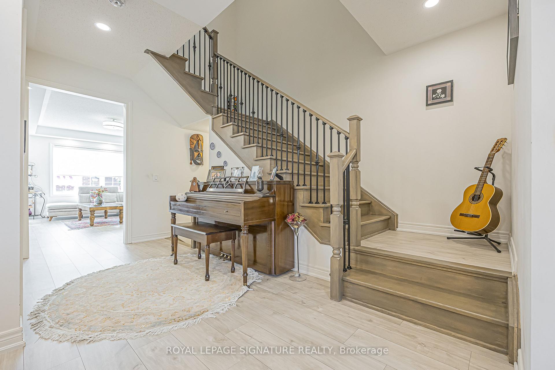Photo 25 of 27 Beechborough Crescent, East Gwillimbury, Sharon — HOMEH