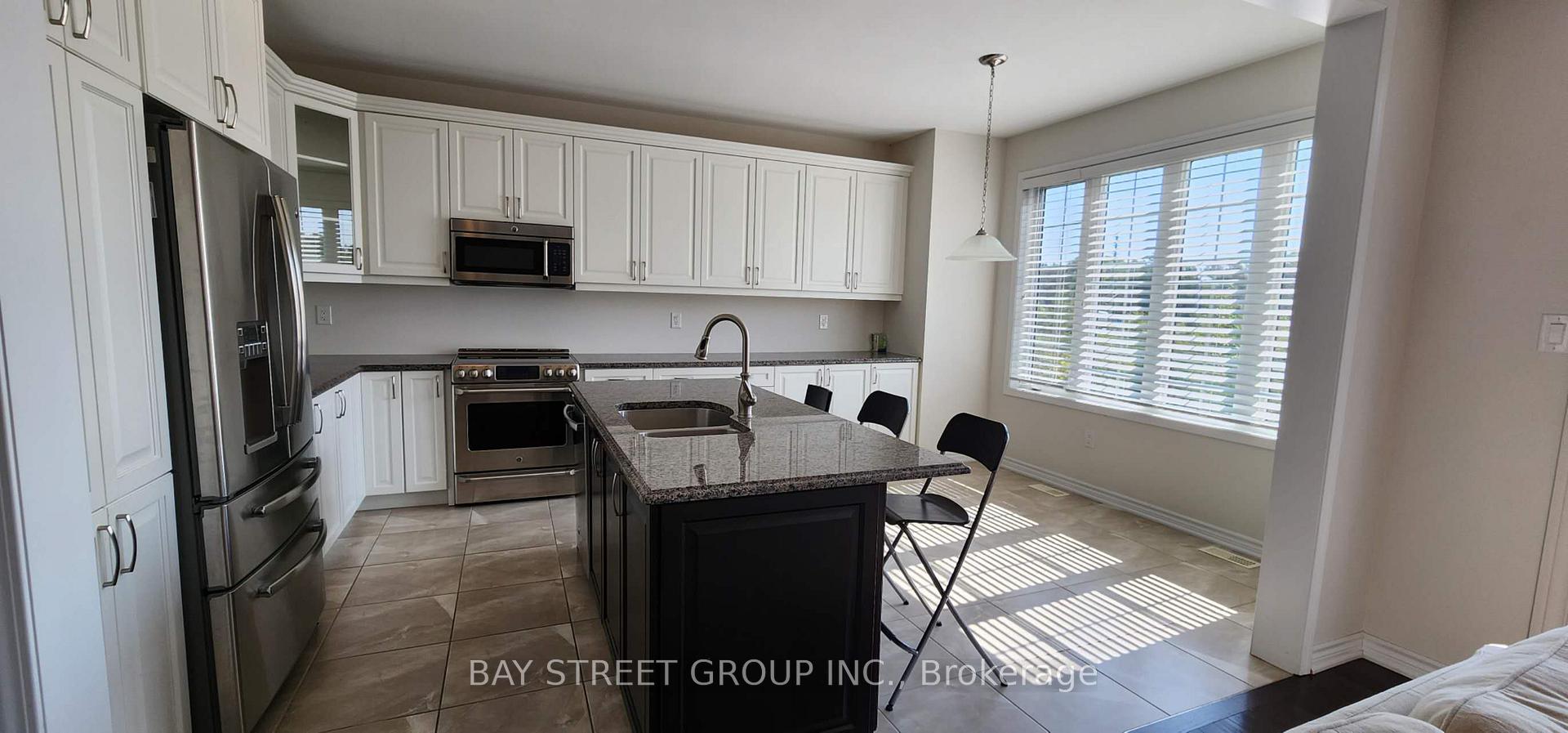 Photo 3 of 246 Degraaf Crescent, Aurora, Rural Aurora — HOMEH