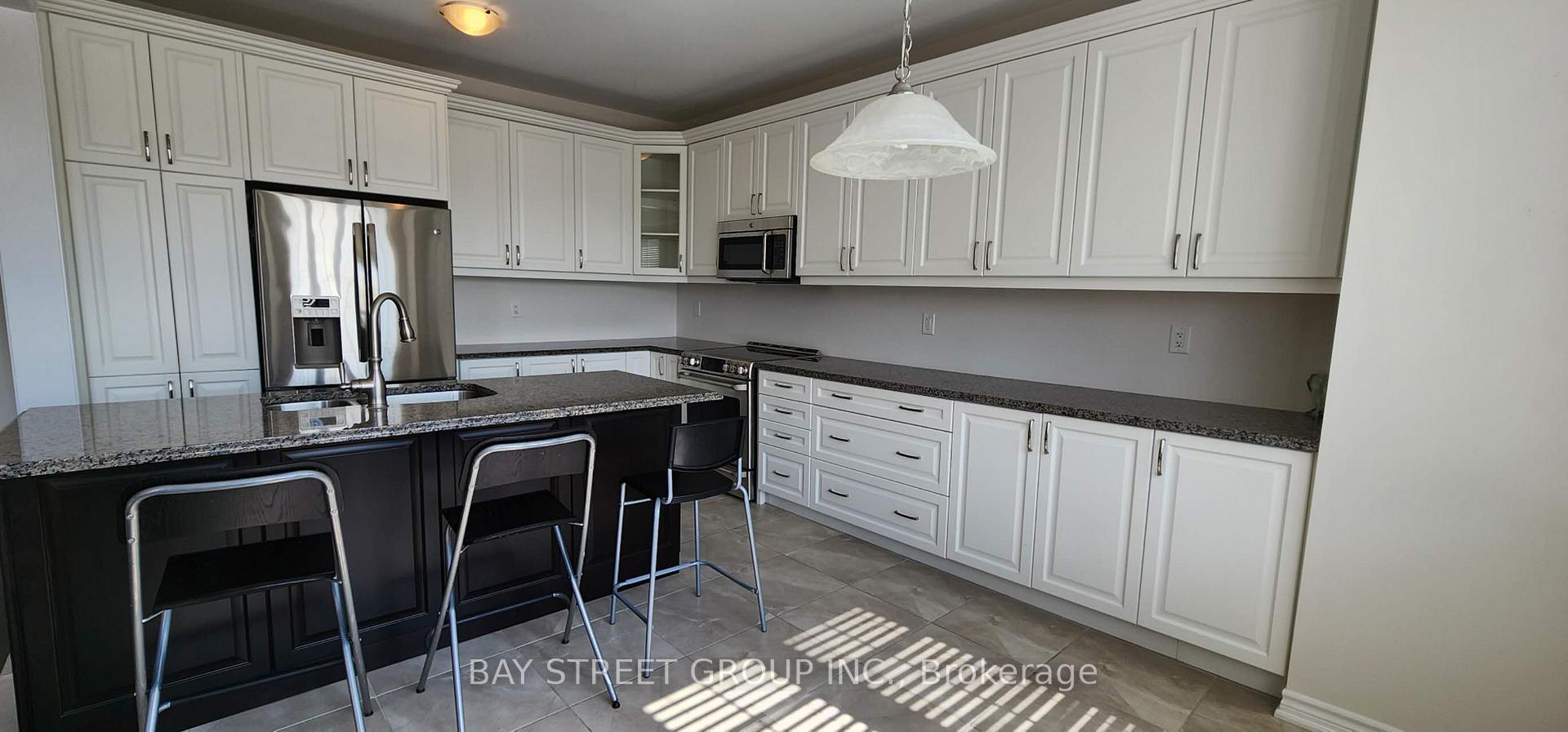 Photo 4 of 246 Degraaf Crescent, Aurora, Rural Aurora — HOMEH