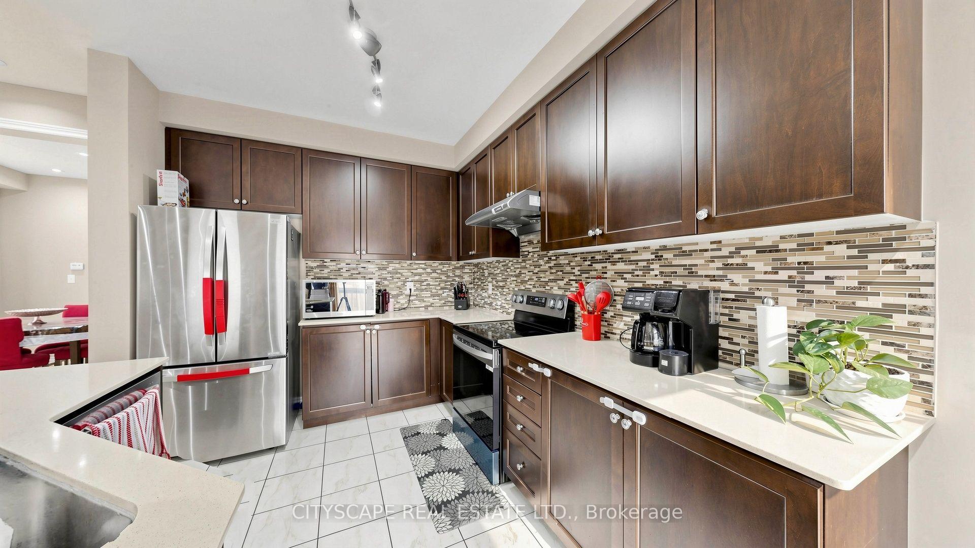 Photo 9 of 47 Goodsway Trail, Brampton, Northwest Brampton — HOMEH