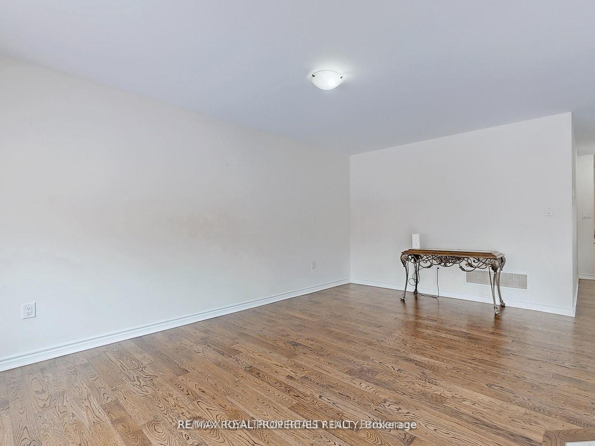 Photo 8 of 103 Westfield Drive, Whitby, Rural Whitby — HOMEH
