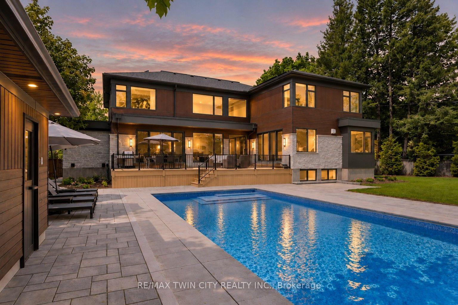 Photo 2 of 26 Golfview Place, Kitchener, Uptown West — HOMEH