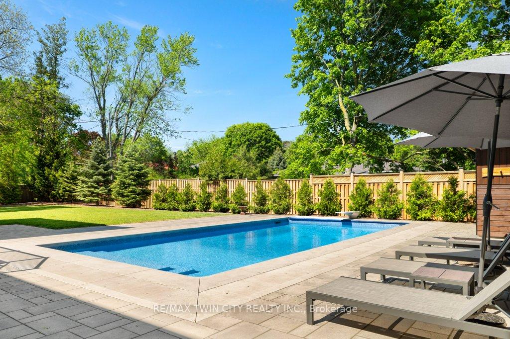 Photo 3 of 26 Golfview Place, Kitchener, Uptown West — HOMEH