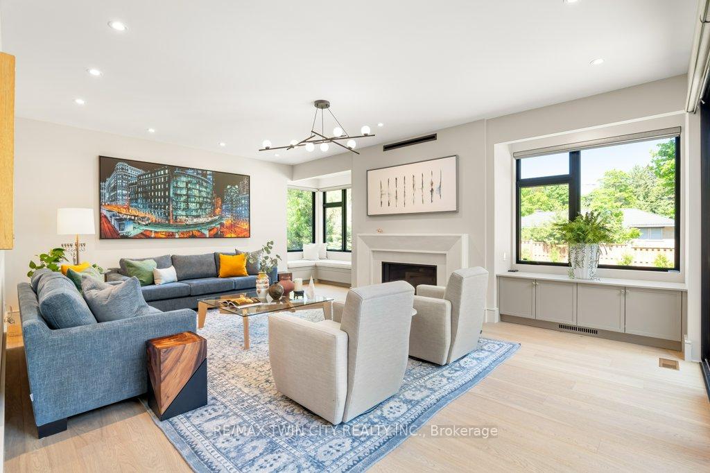 Photo 13 of 26 Golfview Place, Kitchener, Uptown West — HOMEH
