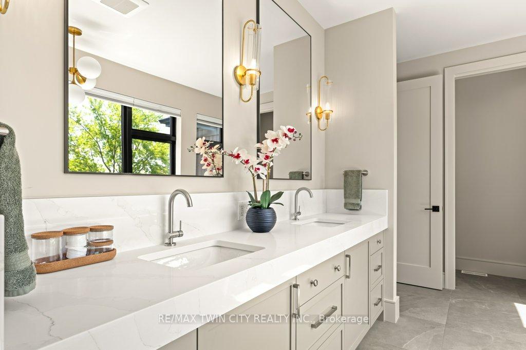Photo 30 of 26 Golfview Place, Kitchener, Uptown West — HOMEH