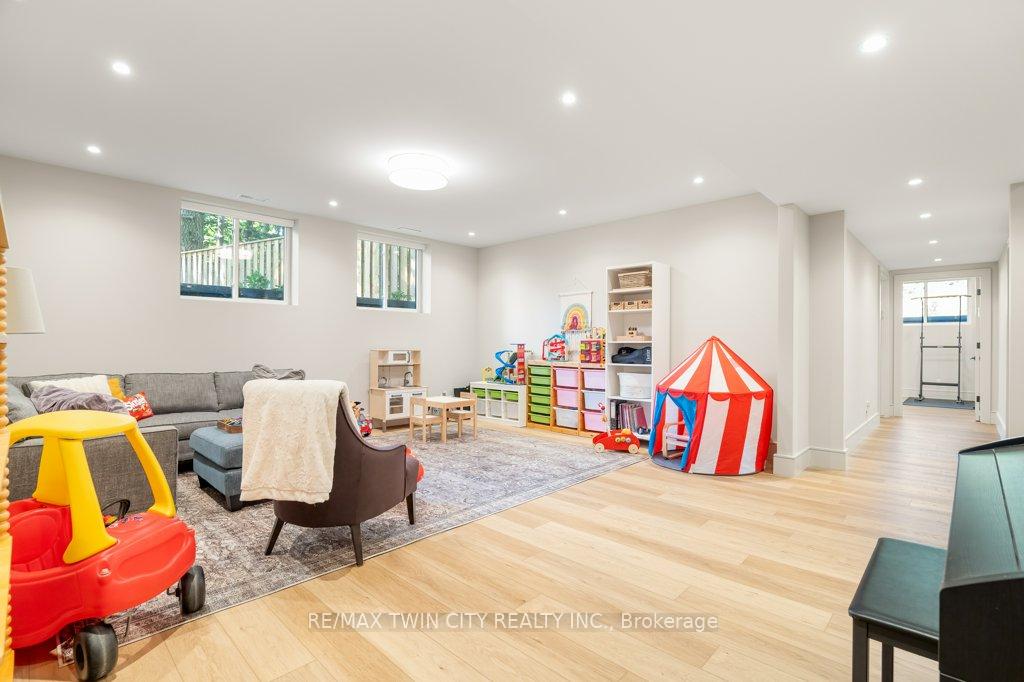 Photo 31 of 26 Golfview Place, Kitchener, Uptown West — HOMEH