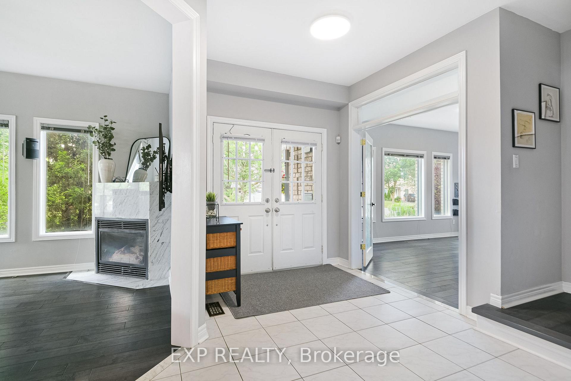 Photo 7 of 29 Batson Drive, Aurora, Aurora Village — HOMEH