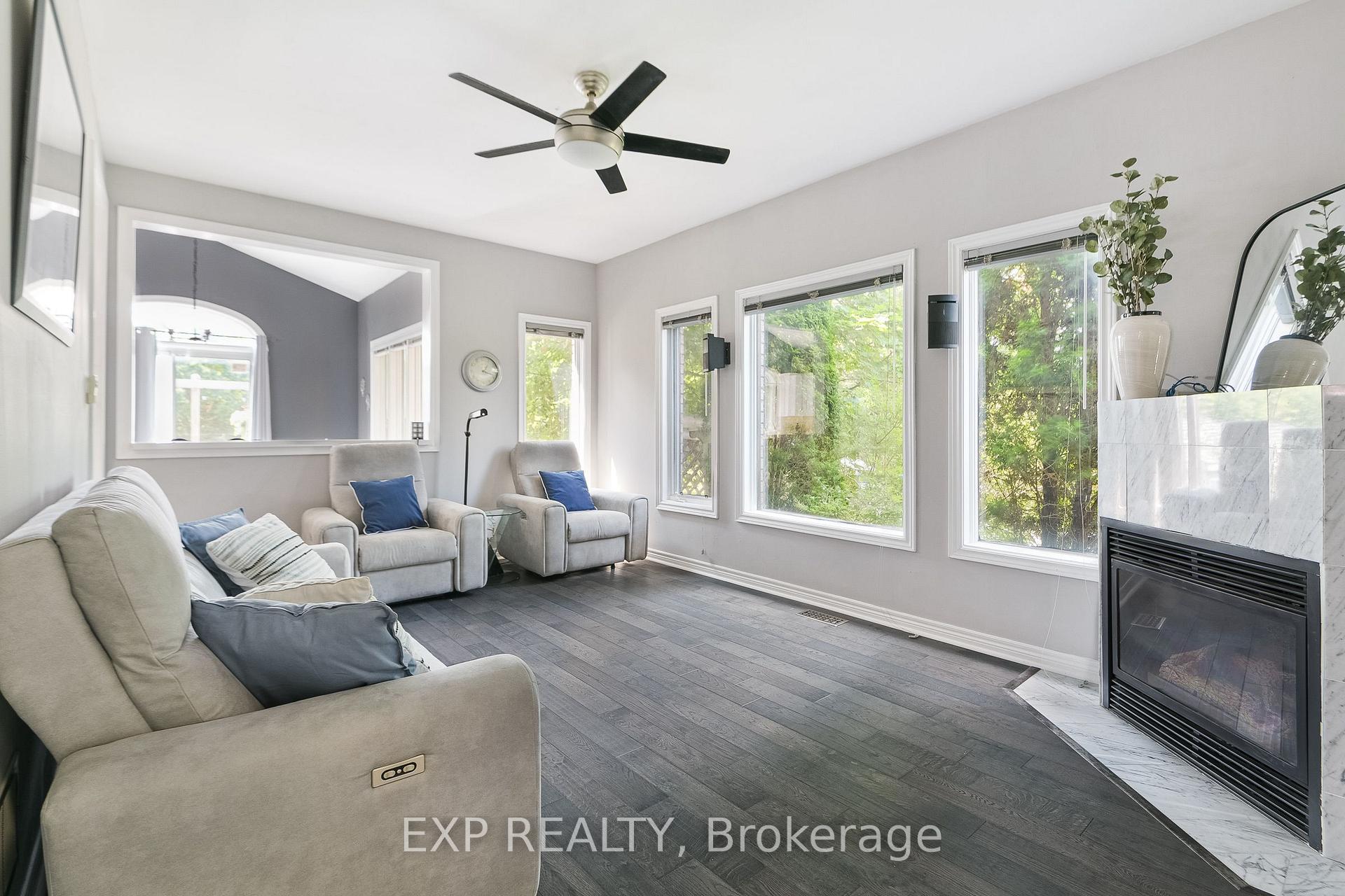 Photo 12 of 29 Batson Drive, Aurora, Aurora Village — HOMEH