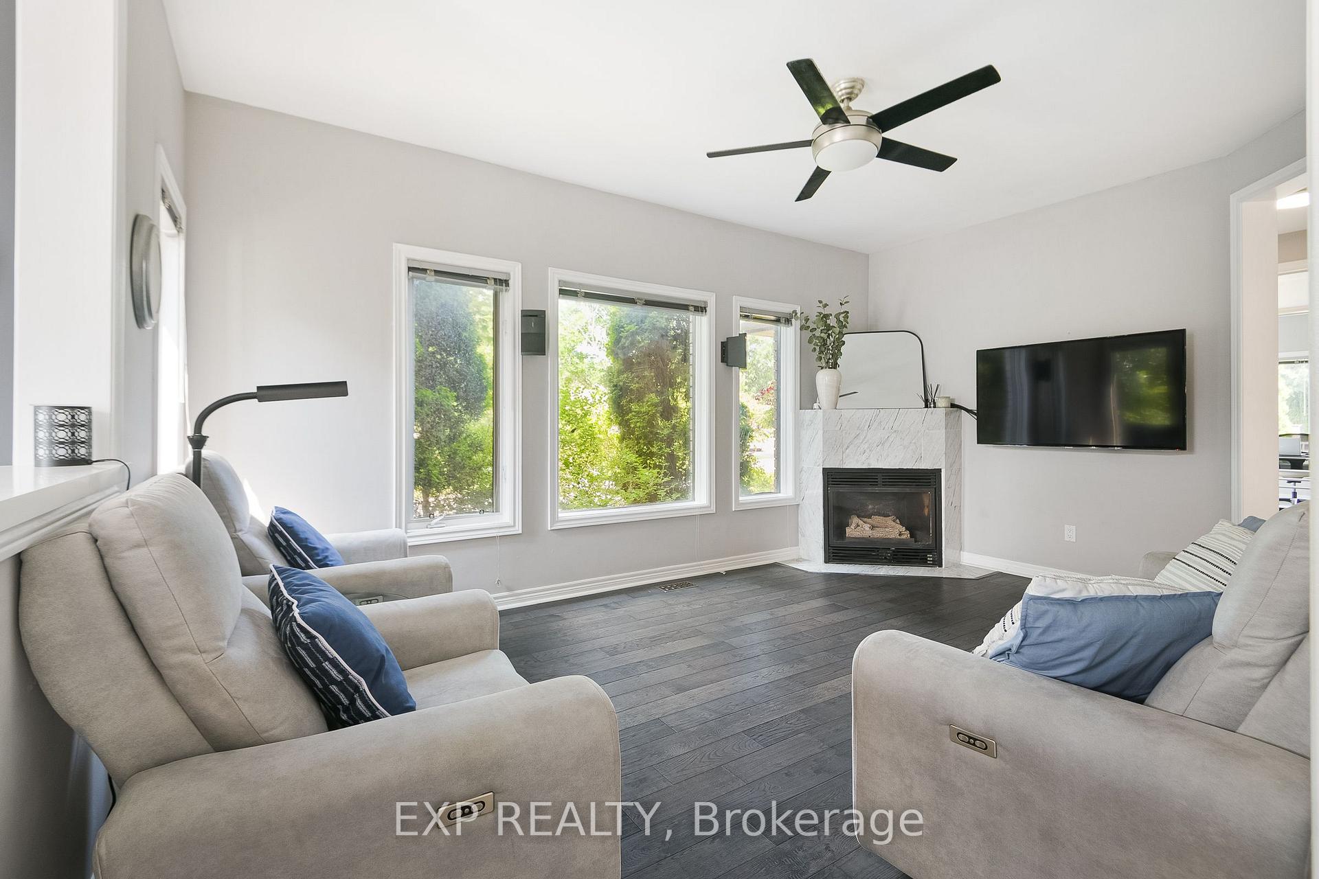 Photo 13 of 29 Batson Drive, Aurora, Aurora Village — HOMEH