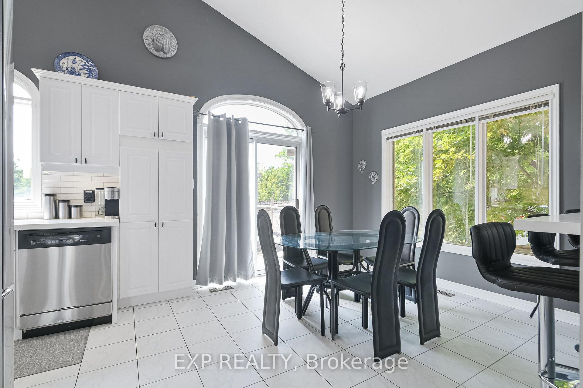 Photo 14 of 29 Batson Drive, Aurora, Aurora Village — HOMEH