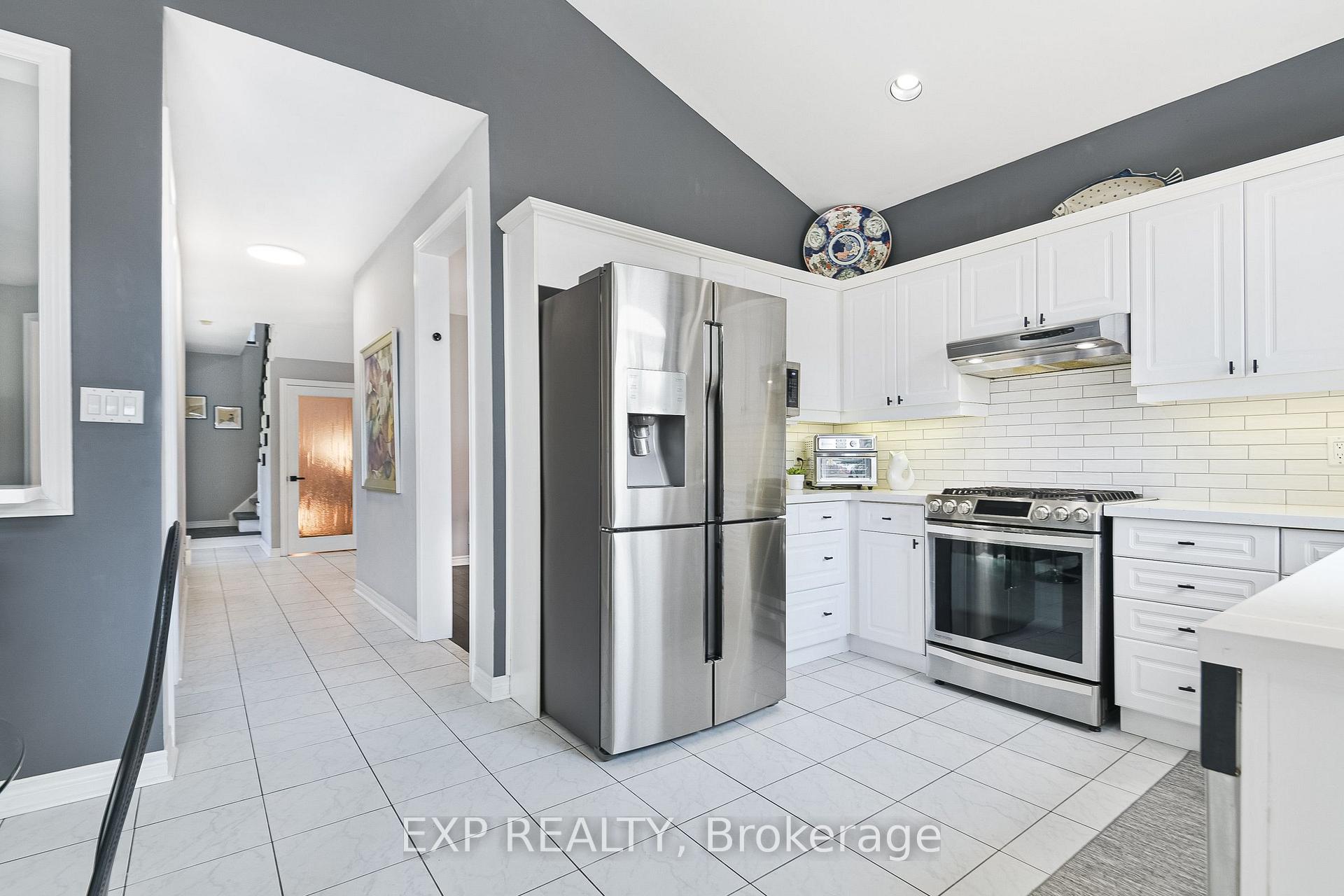 Photo 16 of 29 Batson Drive, Aurora, Aurora Village — HOMEH
